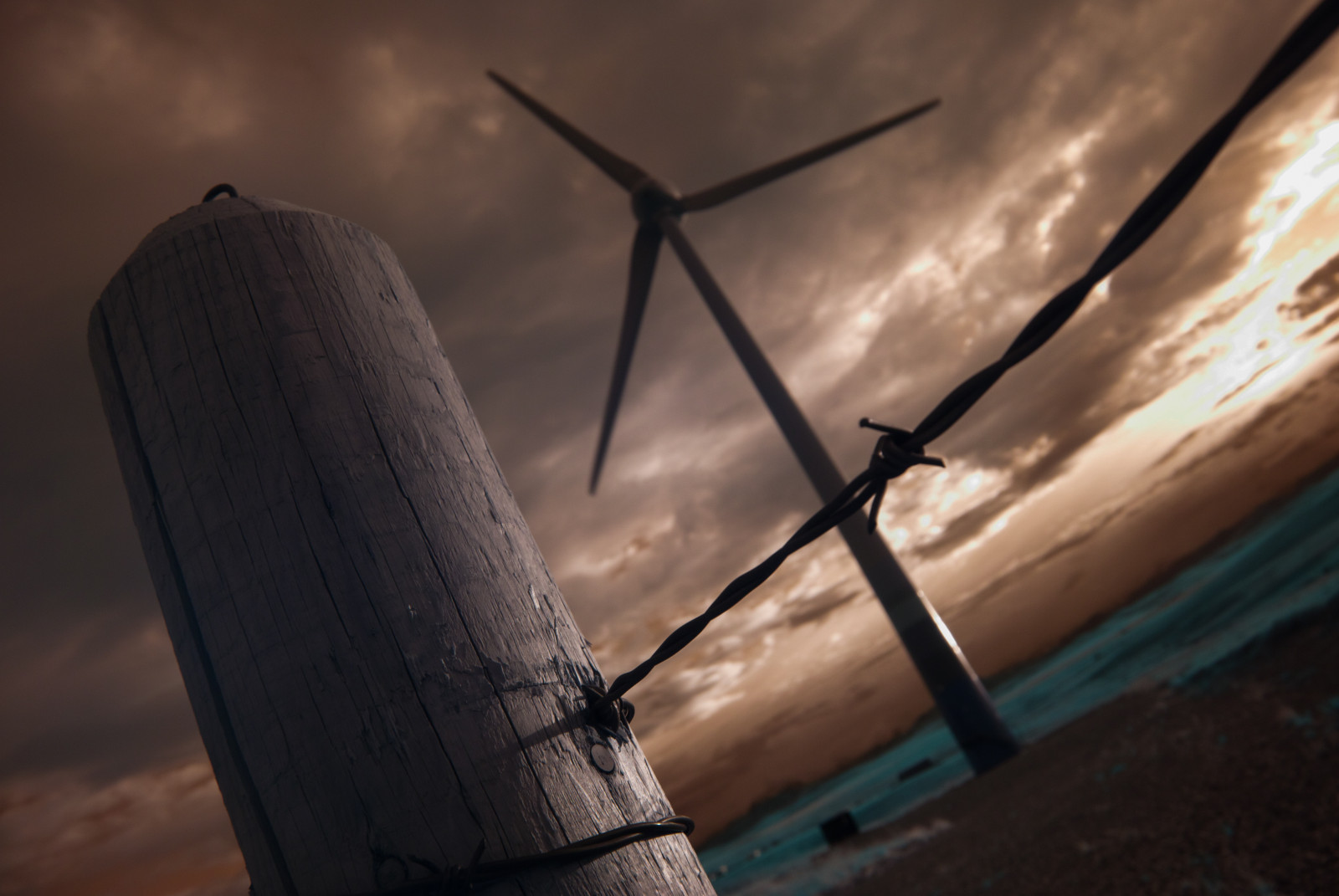 สันทราย, หญ้า, ท้องฟ้า, ฟิลด์, เมฆ, ไม้, ฟาร์ม, กรอง, ลม, กังหันลม, ลมแรง, รั้ว, อัลเบอร์ต้า, อินฟราเรด, roadtrip, มุมมอง, ไฟฟ้า, มุม, อนาคต, เบา, เมฆ, nikkor, การท่องเที่ยว, cloudporn, ir, skyporn, naturallight, องค์ประกอบ, lifepixel, วิบัติ, พลังงาน, โพสต์, nikond80, รุ่น, จุดจบของโลก, มือถือ, ปรากฏการณ์ทางอุตุนิยมวิทยา, ลวดหนาม, 1870 มม, southernalberta, แปลง, ป้อมปราการ, supercolorir, brocket, Cardston, albertawindfarm, public utility