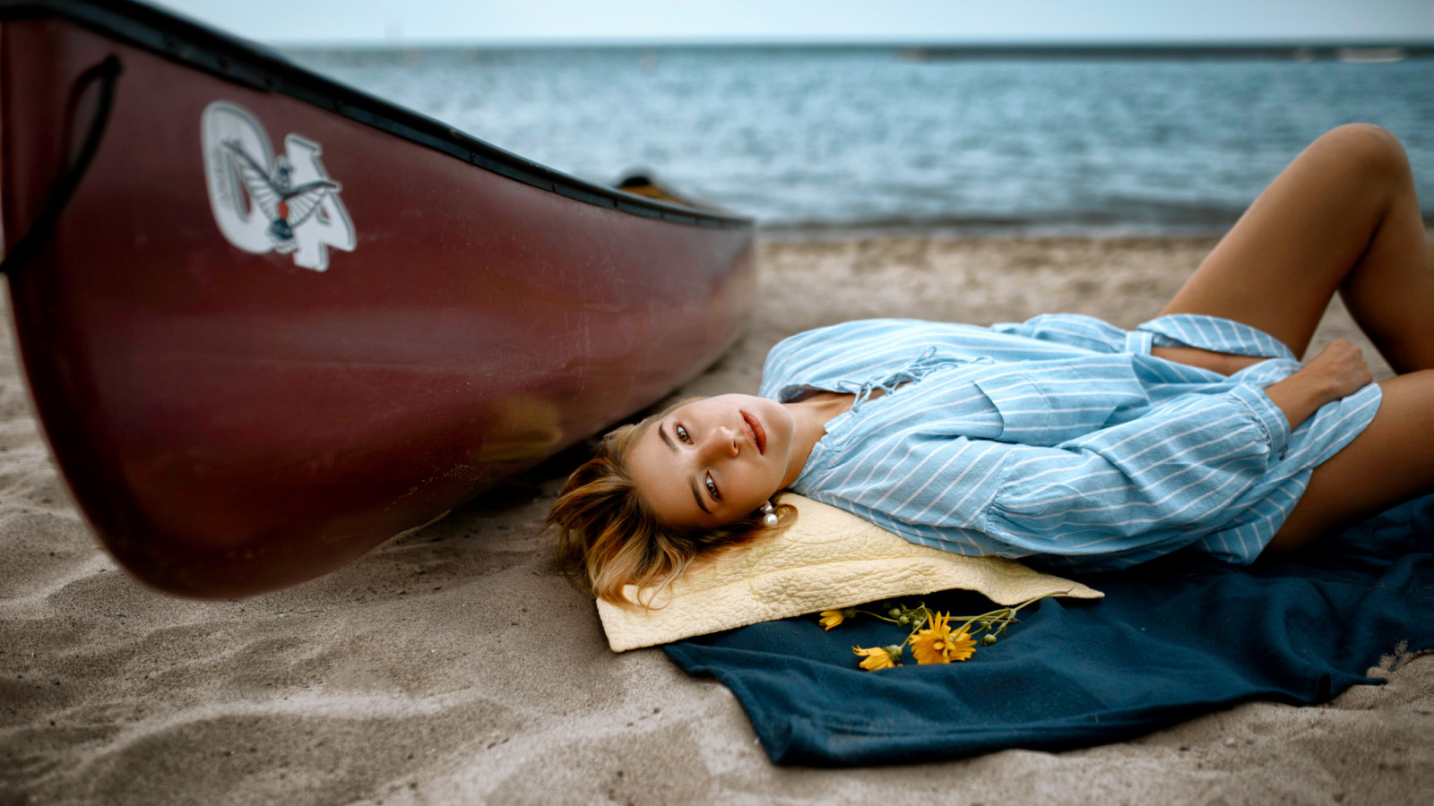 ženy, blondýnka, ležící na zádech, košile, moře, loď, ženy venku
