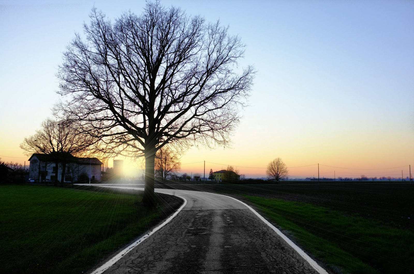 slunečnímu záření, krajina, podzim, západ slunce, Itálie, Příroda, tráva, nebe, pole, silnice, svítání, večer, ráno, horizont, Dálnice, soumrak, Fujifilm, infrastruktura, Tramonto, země, mrak, strom, podzim, svítání, rostlina, Italia, venkov, fuji, x100, autunno, Campagna, venkov, atmosférický jev, dřevina, obytný prostor, fal, coloreselettivo, fujifilmx100