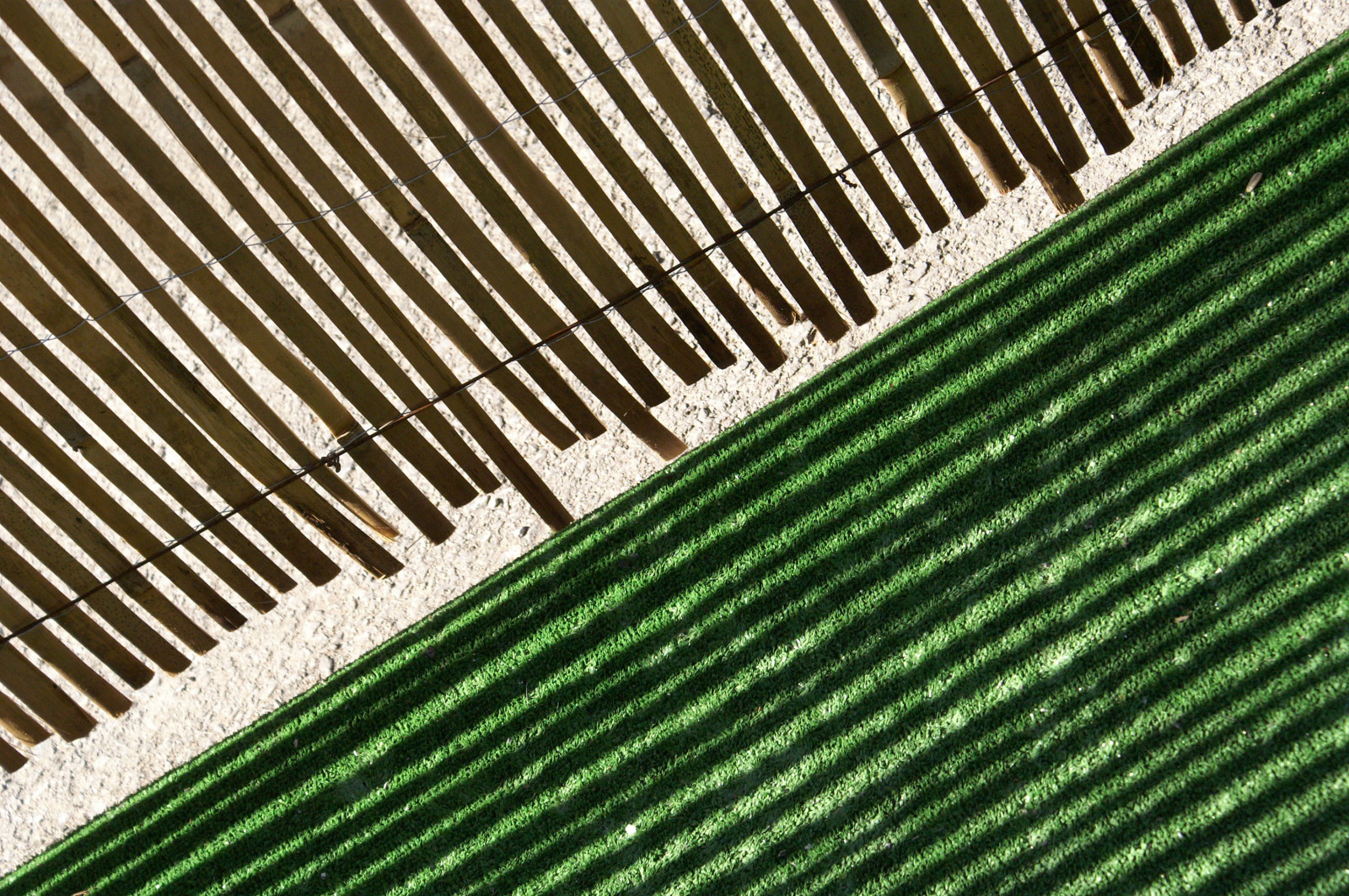 strada, astratto, verde, Linee, ombre, Sofia, strisce, modelli, recinzioni, diagonale, textures, ripetizione, dslr, Sziget, griglie, 1010, 1870, 0910, thechallengefactory