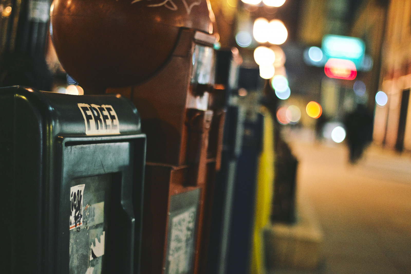 život, ulice, město, Červené, lidé, městský, Chicago, zprávy, rozmazat, zelená, oko, barvy, pole, noc, Kánon, papír, chůze, štěrk, beton, 50mm, grafiti, clona, Soustředit se, nálada, sama, zveřejnit, bokeh, F14, Pozadí, samolepky, dolů, kostrbatý, špinavý, povlečení na postel, plastický, fotografie, džungle, 7d, zpracovává se, životní prostředí, červené oko, pocit, vizuální, čísla, prodejní, hloubka, Tón, Wabash, selektivní, zastaralý, chicagoist, Vonderau, VSCO