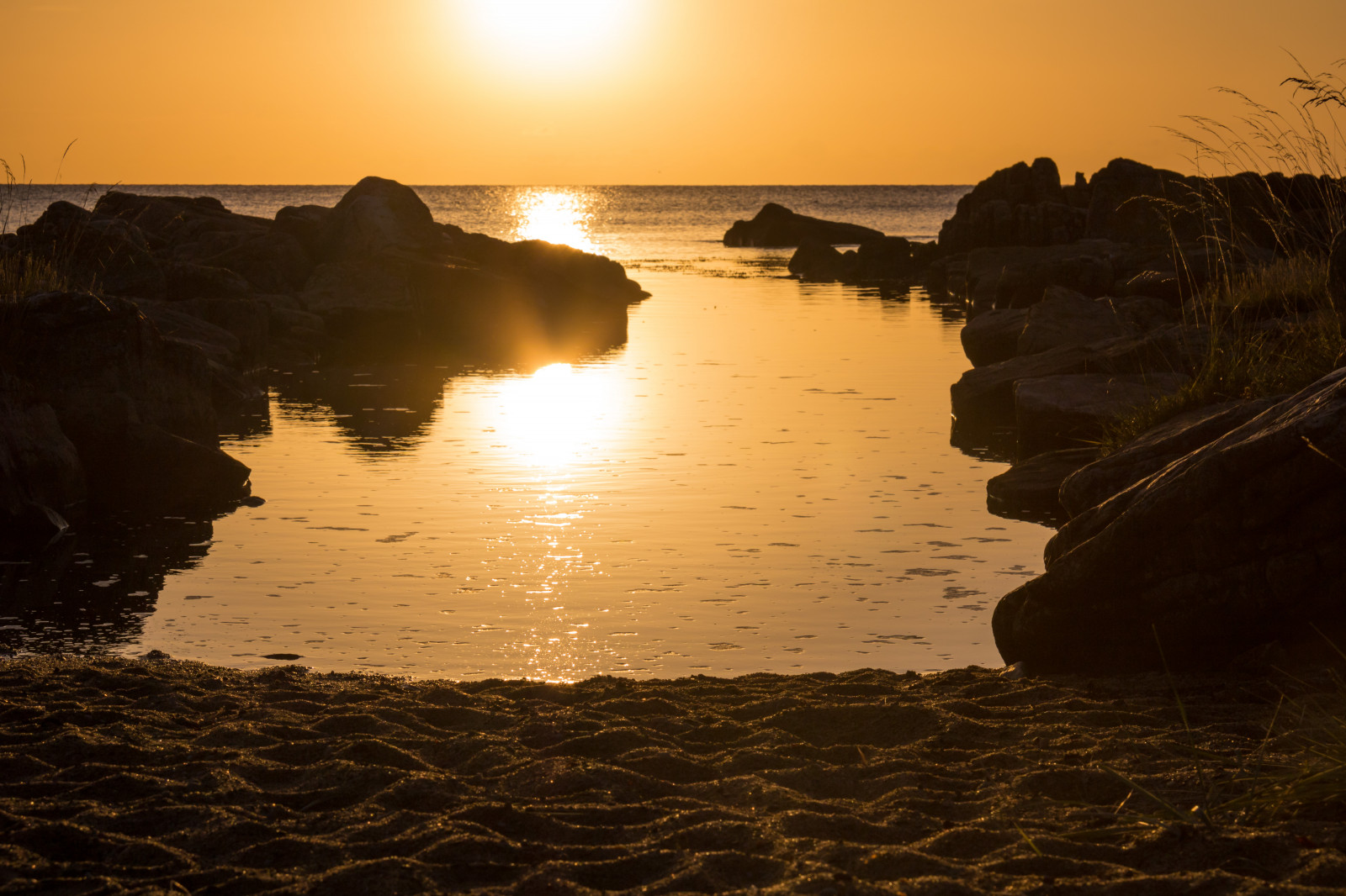 slunečnímu záření, západ slunce, moře, záliv, voda, Skála, pobřeží, písek, odraz, pláž, svítání, večer, ráno, pobřeží, útes, slunce, horizont, pelerína, soumrak, Terén, svítání, oceán, zlatá hodina, vlna, hav, soluppg ng, exif modelu canoneos760d, geocountry, Kamera aby kánon, geocity, Model fotoaparátu canoneos760d, geostate, geolocation, EXIF čočka efs18200mmf3556is, exif aby kánon, EXIF isospeed 100, exif focallength 60mm, EXIF otvor 13, Simrishamn, v rhallarna, gyllenetimmen, tělo z vody, mořská vlna