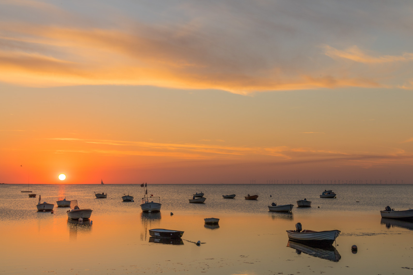 båt, solnedgång, hav, bukt, vatten, strand, sand, himmel, strand, soluppgång, kväll, morgon-, kust, Sol, horisont, skymning, sol, moln, gryning, hav, goldenhour, våg, himmel, solnedg ng, Vatten, Fiskehoddorna, HAV, b t, moln, h llviken, exif modell canoneos760d, geocountry, Kameran gör canon, geocity, kameramodell canoneos760d, geostate, geolocation, exif lins efs18200mmf3556is, exif göra canon, exif isospeed 100, exif öppning 71, exif focallength 35mm, gyllenetimmen, afterglow, vattensamling