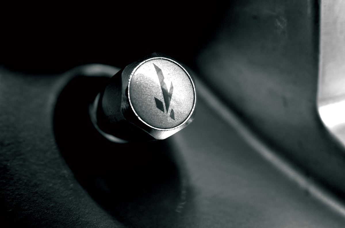 bílý, Černá, černobílý, brýle, vozidlo, fotografování, sklenka, Ferrari, 2012, netcarshow, netcar, obrázky vozidel, photo auto, 599 GTB Fiorano Project Kahn, světlo, oko, kolo, ruka, tma, Černý a bílý, monochromatické fotografování, zblízka, makro fotografie