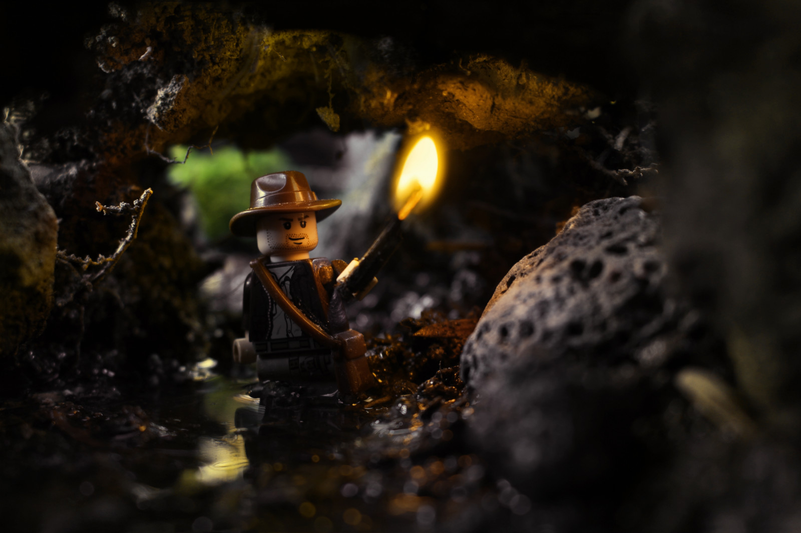 Photoshop, noc, voda, odraz, pole, fotografování, makro, LEGO, oheň, Kánon, Kalifornie, jeskyně, hrobka, Zvyk, rebel, 2016, flickr, venkovní, osvětlení, hloubka, tma, fotky, SL1, minifigures, minifigure, indiana, brickarms, toyphotography, lara, zátiší fotografování, minifig, pochodeň, jones, Kyle, políčko, Hardisty, nájezdník