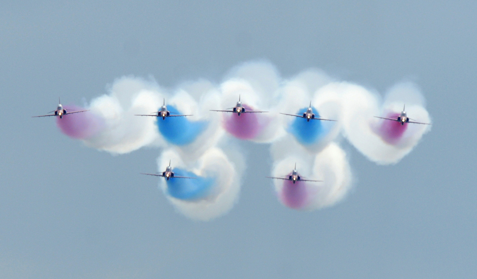 odraz, nebe, letoun, letadlo, kouř, kouření, modrý, Dorset, tým, Spojené království, Let, 2012, T1, světlo, květ, jestřáb, barva, okvětní lístek, skupina, Zobrazit, křídlo, Atmosféra Země, makro fotografie, letecká akrobacie, 13, reds, stevemaskell, raf, Bournemouth, bournemouthairfestival, redarrows, royalairforce, 112in2012, úspěch, featuredinflickrblog, Yahoo yourpictures england2013