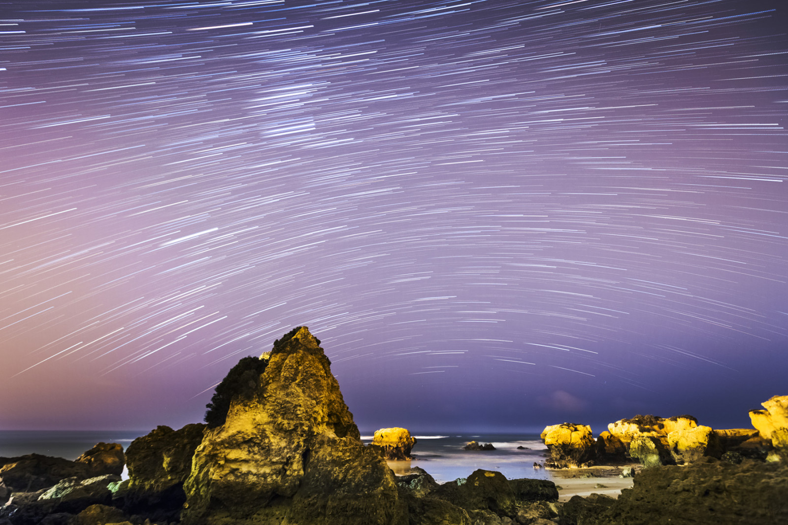 slunečnímu záření, západ slunce, moře, noc, voda, Skála, písek, odraz, nebe, hvězdy, pláž, svítání, večer, ráno, vlny, pobřeží, horizont, skály, soumrak, světlo, longexposure, mrak, květ, svítání, oceán, vlna, hvězda, stezky, startrails, Atmosféra Země, astronomický objekt