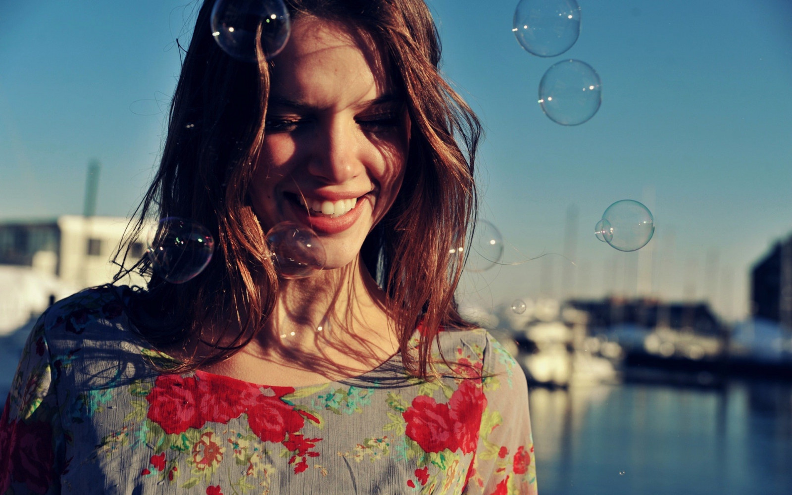 Wallpaper model, glasses, red, dress, fashion, bubbles, emotion