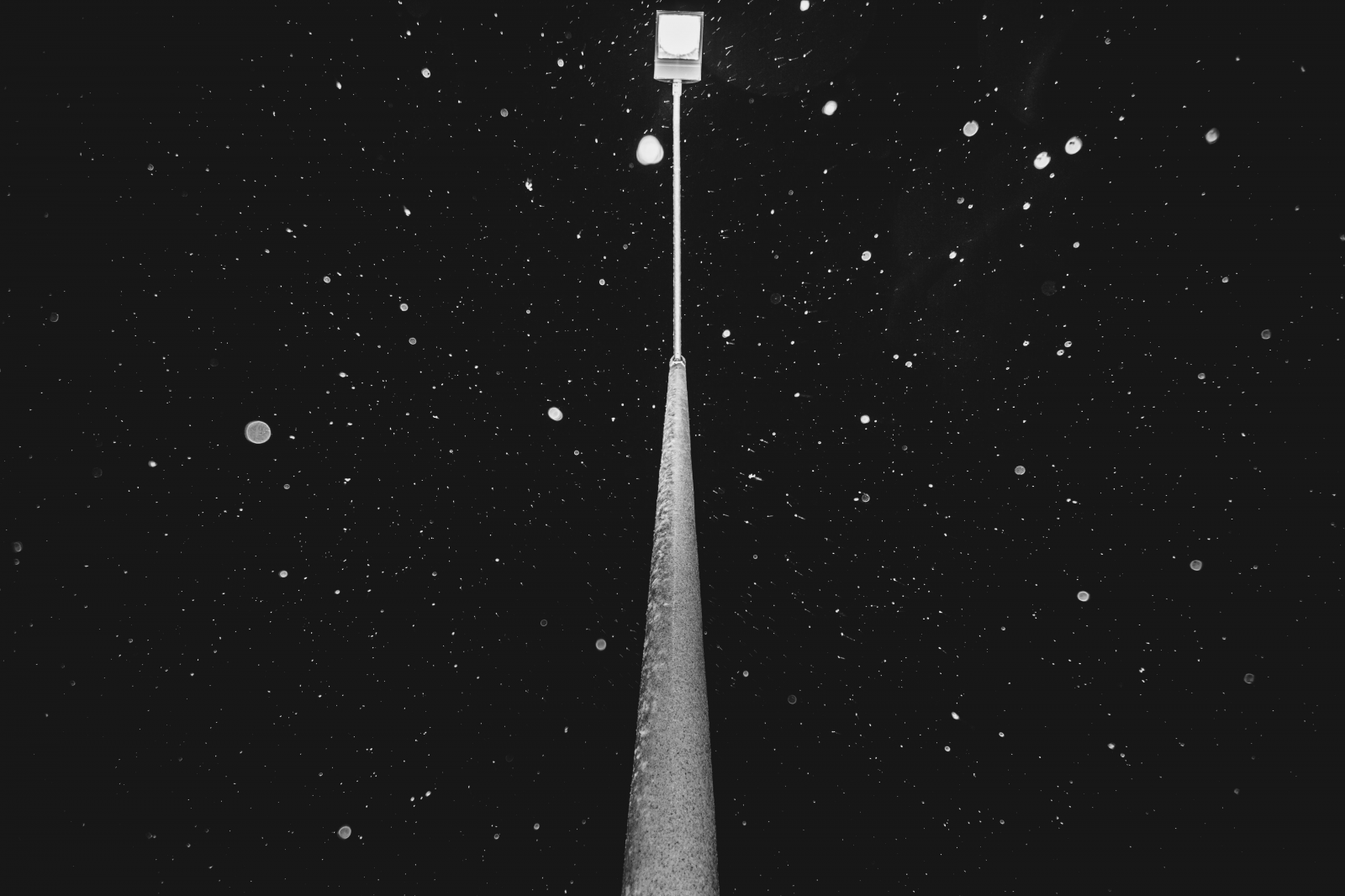 pouliční osvětlení, černobílý, noc, prostor, nebe, fotografování, atmosféra, astronomie, souhvězdí, hvězda, čára, Snímek obrazovky, Černý a bílý, vesmír, astronomický objekt