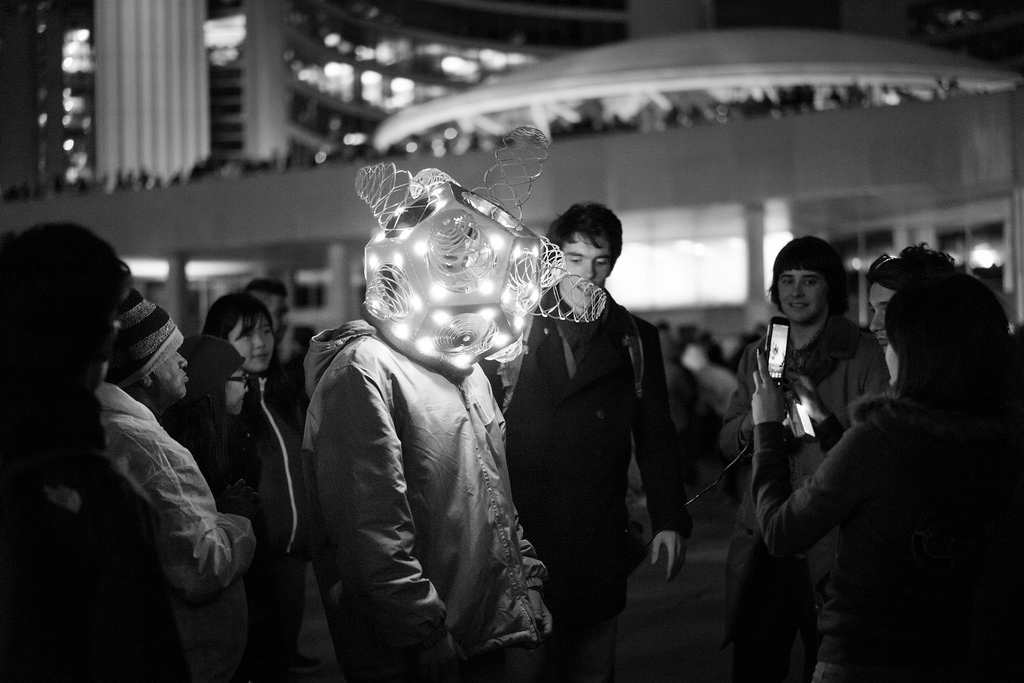 bílý, Černá, fotografie, dav, muž, Černý a bílý, infrastruktura, fotografování, světlo, monochromatické fotografování, noc, mužský, momentka, tma, zábava, ulice, černobílý, člověk, Film noir, událost, město, Gentleman, styl, půlnoc, večer