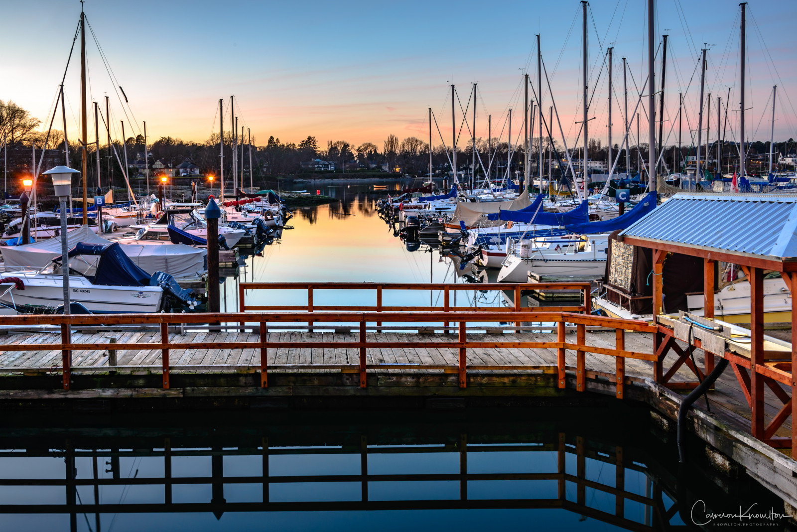 loď, západ slunce, město, záliv, voda, odraz, nebe, zima, večer, přístav, Kanada, Nikon, dok, soumrak, plachetnice, dub, Victoria, Marina, strom, jachta, odrazy, lodě, před naším letopočtem, přístav, kanál, D610, doky, oakbay, Oakbaymarina