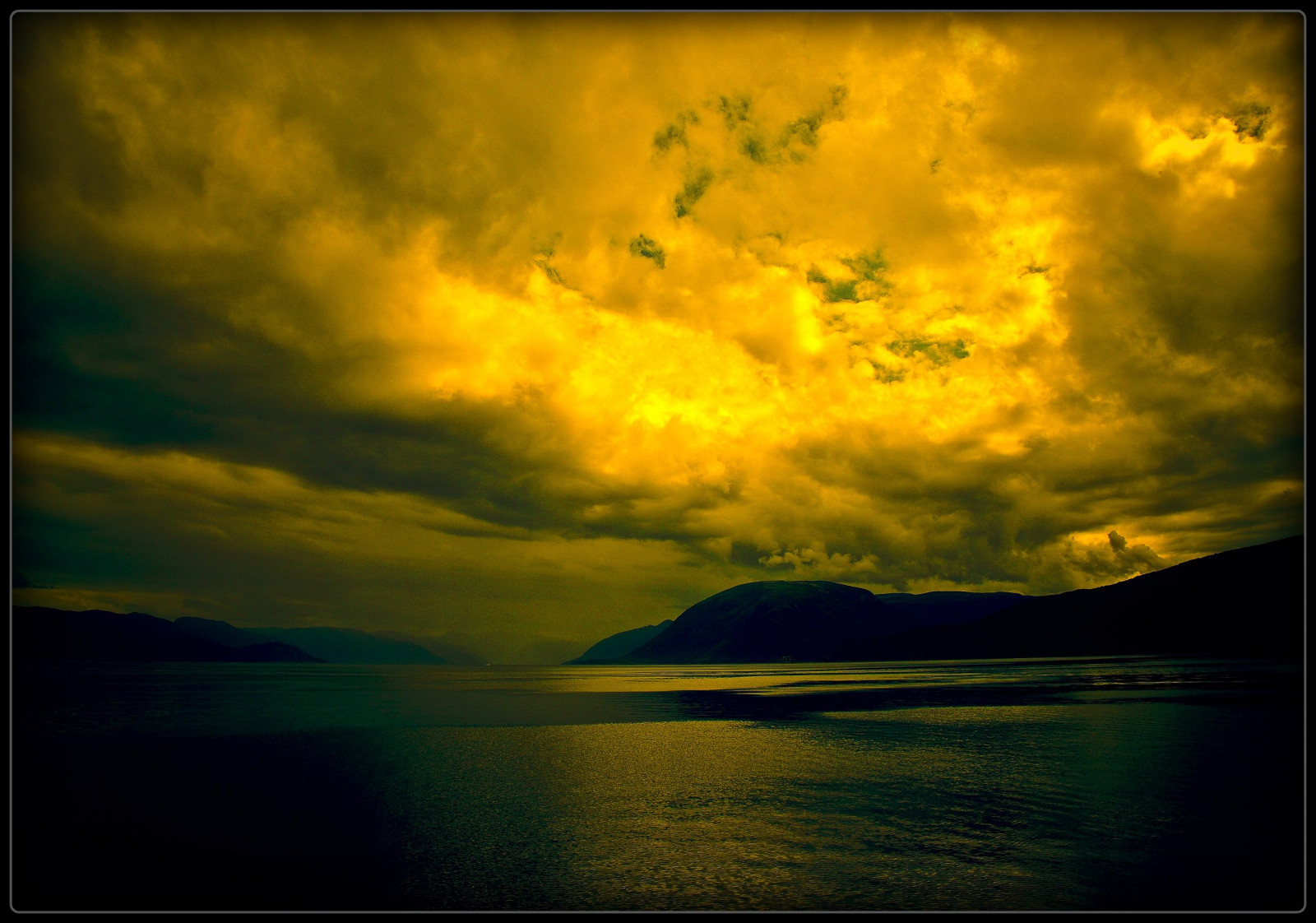 sollys, solnedgang, hav, vand, afspejling, himmel, skyer, solopgang, storm, gul, Norge, aften, morgen, Sol, måneskin, horisont, atmosfære, fjorden, skumring, KUNST, Sky, bjerg, daggry, ocean, kreativ, anawesomeshot, platinumphoto, Norwegen, goldstaraward, colourartaward, colorphotoaward, Oberberg, vanagram, platinumheartawards, computer tapet, efterglød