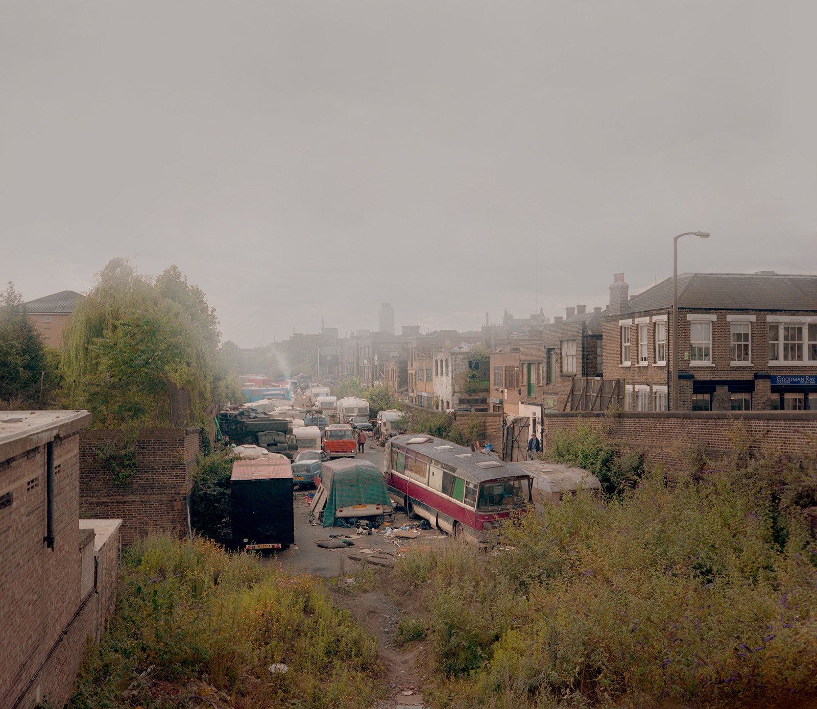 Transport, Stadtgebiet, Himmel, Wohngebiet, Stadt, Vorort, Fahrzeug, Wolke, ländliches Gebiet, Dorf, Baum, Haus, Stadt, Pflanze, Landschaft