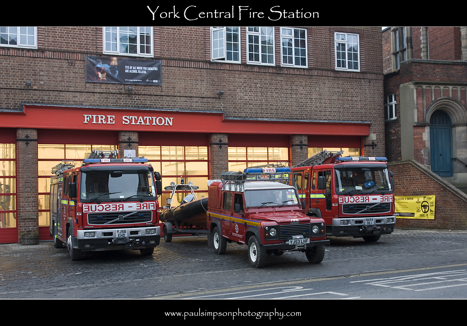 Wallpaper York Uk Red England Fire Volvo Boat Flooding Flooding Marine Sdboat Yorkshire Fireengine Firestation Emergency Landrover Appliance Northyorkshire Brigade Defender 999 Bluelights