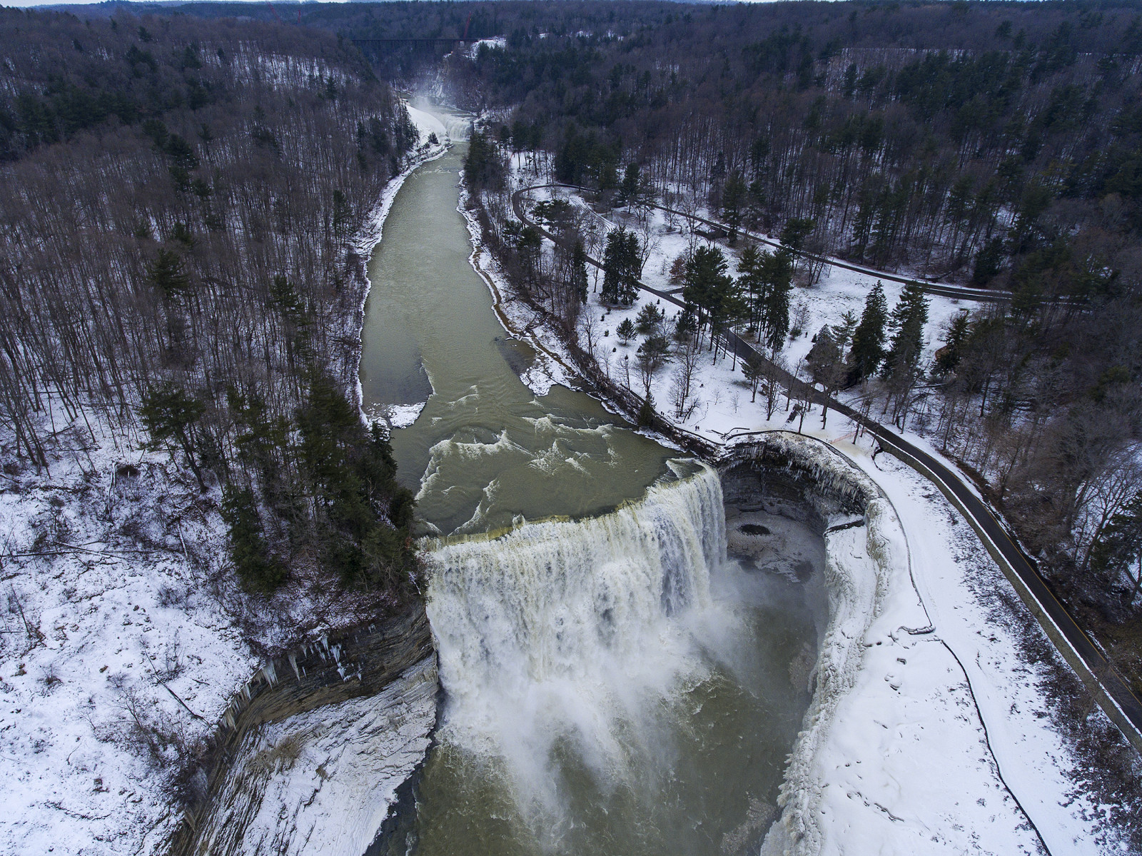 Meziplanety, Letchworthstatepark, Letchworth, Kastil, rokle, Duhovka, ny, miluji New York, Kánon, trubec, trubci, Dji, djiphantom4, phantom4, 4k, zima, Studený, rokle, úžasný, kaňon, sníh, led, voda, vodopád, bystřina, Genesee, řeka, Rochester