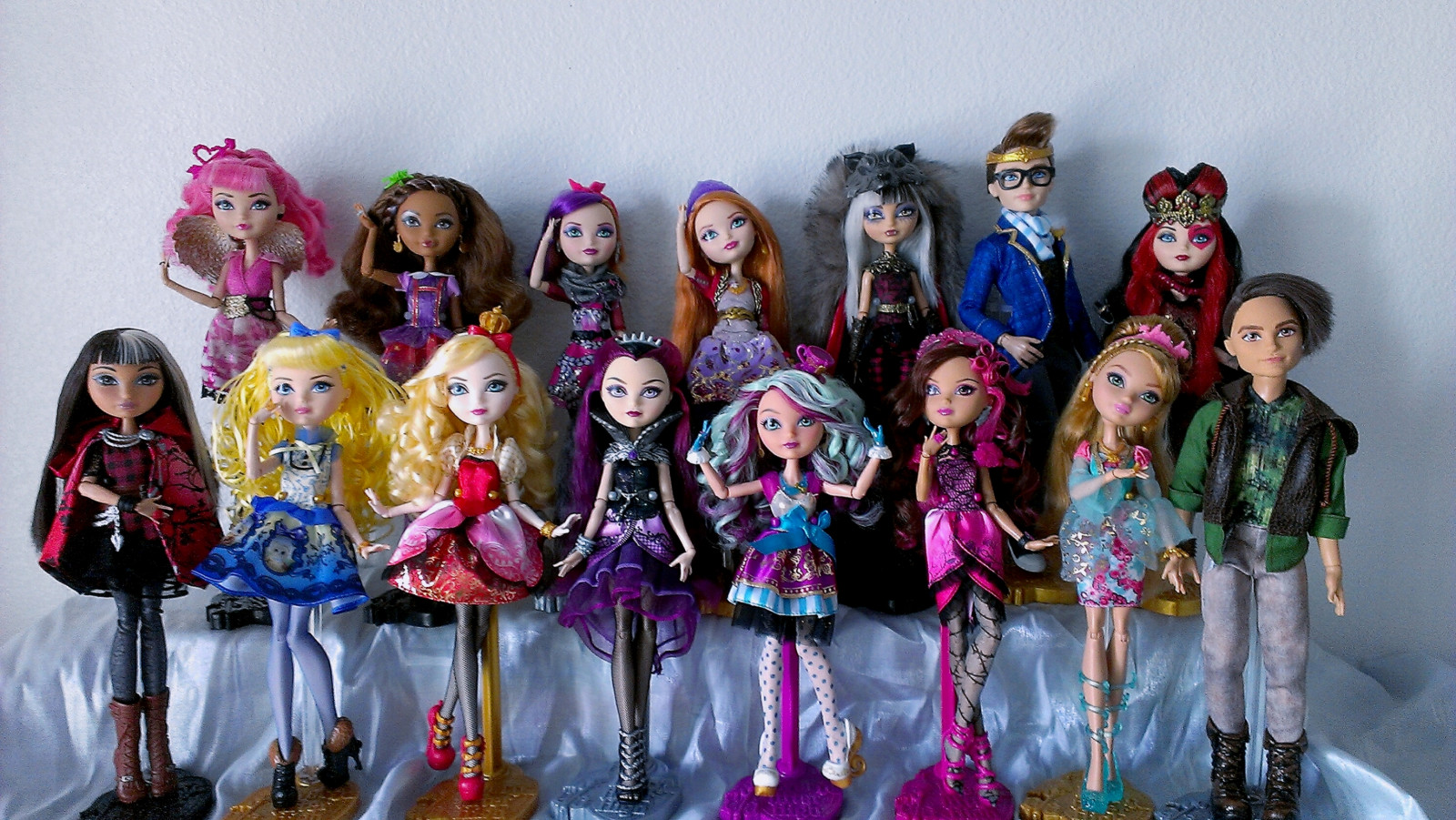 bílý, dřevo, kapuce, Havran, vlk, Hračka, Královna, lovec, panenka, Dexter, blondýna, Madeline, Ella, jablko, vysoký, krása, mák, po, zábava, srdíčka, okouzlující, Mattel, ca, červená barva, Lockes, Lizzie, Amor, základní, cedr, Maddie, vřes, Ashlynn, cesmína, vůbec, eah, kloboučník, lovec, Ohair