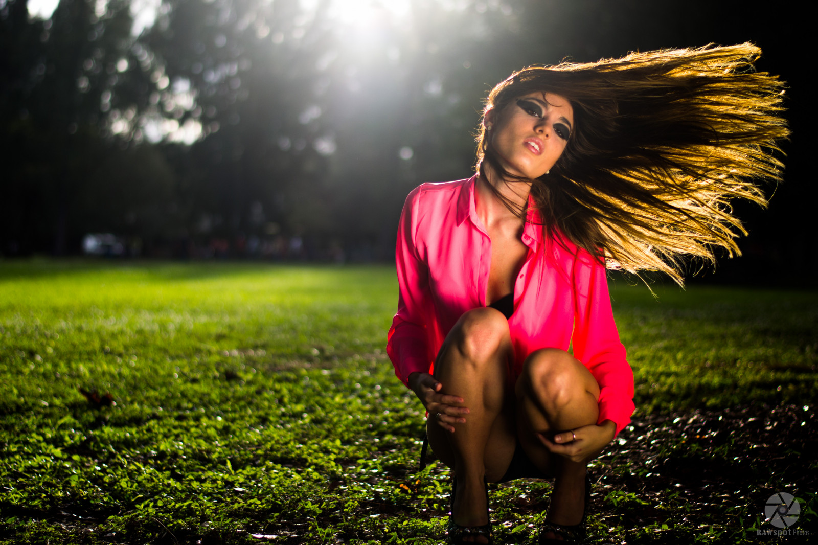 sollys, model, portræt, rød, græs, fotografering, kjole, Sol, mode, hår, lyserød, emotion, forår, Person, lys, lang, farve, efterår, blomst, udforske, pige, skønhed, kvinde, bevægelse, udforsket, flare, dame, sjovt, sexet, fotografi, frygt, portrætfotografering, Photo shoot