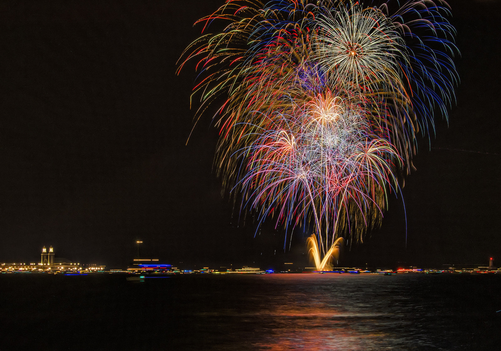 2048x1436 px, black, bokeh, city, fireworks, night