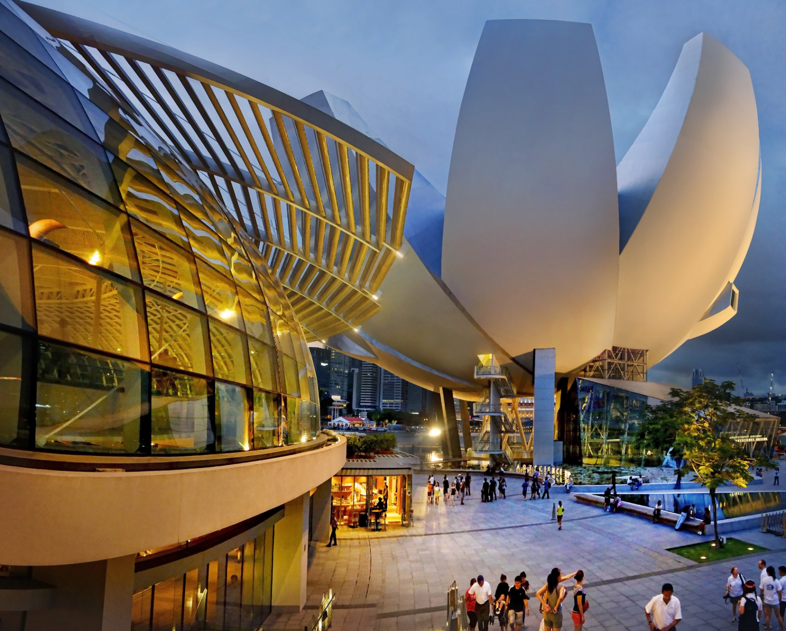 blandet brug, arkitektur, hovedstadsområde, bygning, turistattraktion, indkøbscenter, metropol, kommerciel bygning, himmel, hovedkontor, Kongrescenter, by, Hotel, Performing Arts Center, facade, ejerlejlighed, dagslys, hovedkvarter