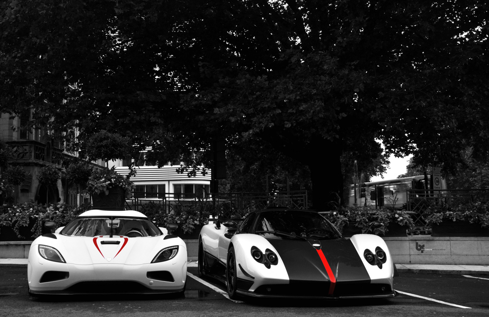Londra, bianca, nero, monocromo, strada, notte, auto, veicolo, fotografia, tecnologia, Nikon, auto sportiva, Koenigsegg, Roadster, Pagani, macchina di spettacolo, Zonda, R, cinque, 2011, leggero, Esplorare, esplorato, ruota, Agera, auto, SC, supercar, selettivo, combo, sfondo del computer, bianco e nero, fotografia in bianco e nero, veicoli terrestri, design automobilistico, esterno automobilistico, auto da corsa, veicolo di lusso, veicolo a motore, city ​​car, bas, faro, colorazione, Fransen, wwwbasfransencom, illuminazione automobilistica, paganizondaroadstercinque, koenigseggagerar, automotive wheel system