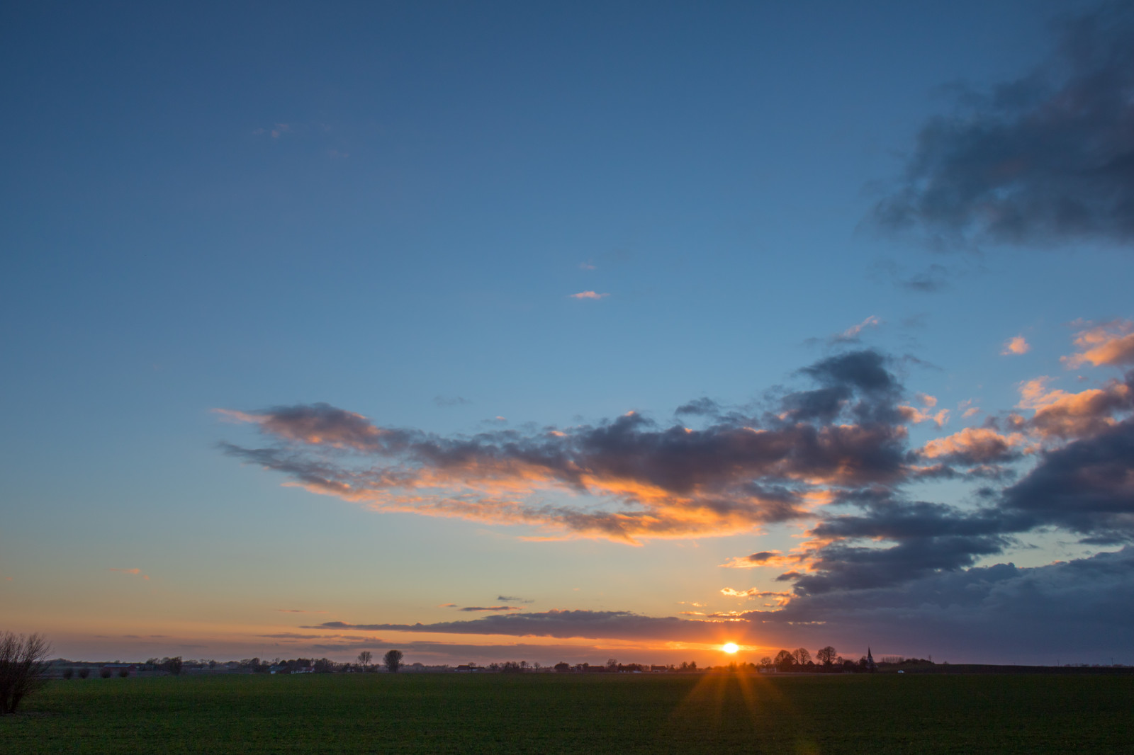 luce del sole, paesaggio, tramonto, cielo, campo, Alba, sera, mattina, Sole, orizzonte, crepuscolo, nube, alba, himmel, solnedg ng, sk ne, campagna, moln, landsbygd, s dersl TT, Landskap, pianura, prateria, ultimi bagliori, cielo rosso al mattino