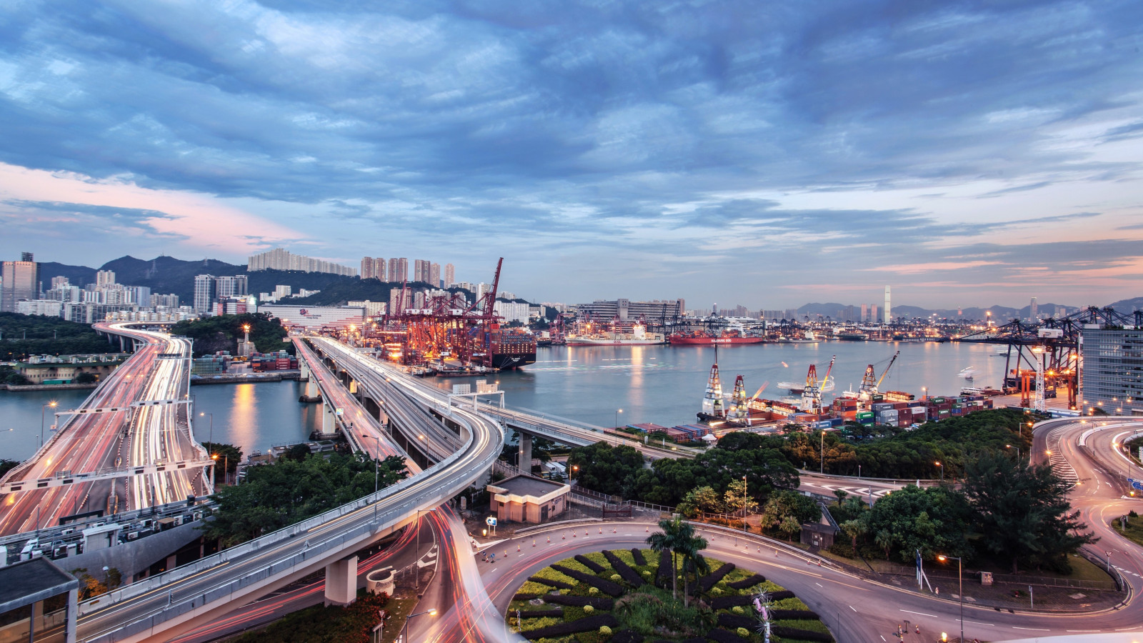 stromy, světla, loď, západ slunce, moře, město, ulice, panoráma města, architektura, budova, silnice, dlouhé expozice, mraky, panoráma, večer, pobřeží, most, řeka, přístav, panoráma, jeřáby stroj, světlo stezky, dok, kontejnerová loď, kontejner, kruhové objezdy, centrum, přístav, mezník, vodní, letecké snímkování