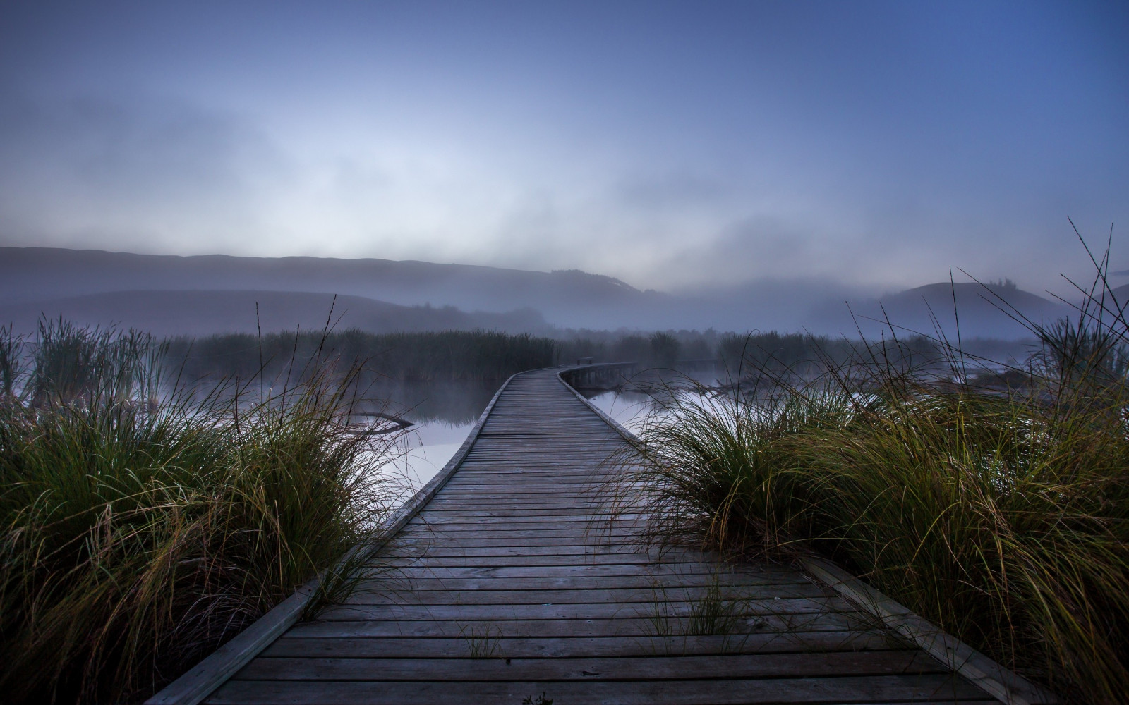 slunečnímu záření, krajina, západ slunce, moře, jezero, voda, Příroda, pobřeží, odraz, tráva, zima, svítání, večer, ráno, mlha, pobřeží, řeka, horizont, křoví, divočina, soumrak, chodník, mokřadní, mrak, mlha, hora, počasí, svítání, oceán, vlna, nádrž, jezero, místo výskytu, přírodní prostředí, atmosférický jev, tělo z vody, 3000x1875 px
