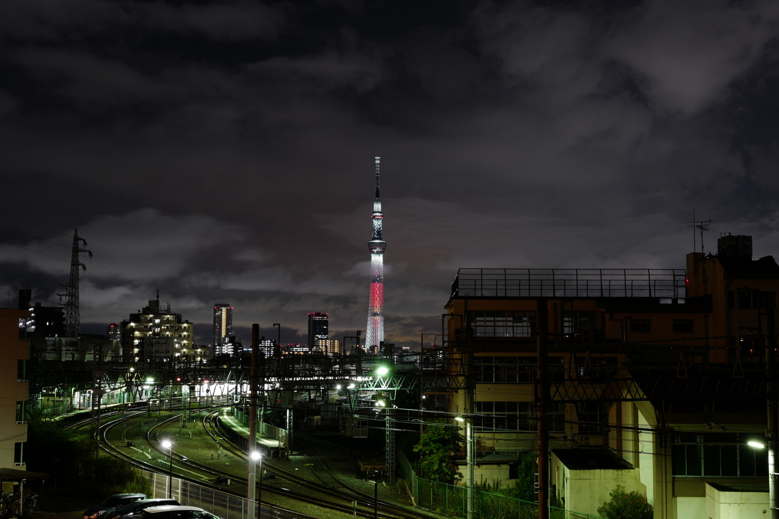 Japonsko, město, panoráma města, noc, architektura, odraz, nebe, panoráma, mrakodrap, večer, věž, soumrak, Leica, metropole, Tokio, jp, Skytree, světlo, mrak, centrum, zakalený, osvětlené, osvětlení, tma, mezník, Tokyo Sky Tree, kanegafuchi, summilux, leicaq, summilux1728, q, 1728, urban area, Atmosféra Země, Metropolitní oblast, lidské osídlení, panelový dům