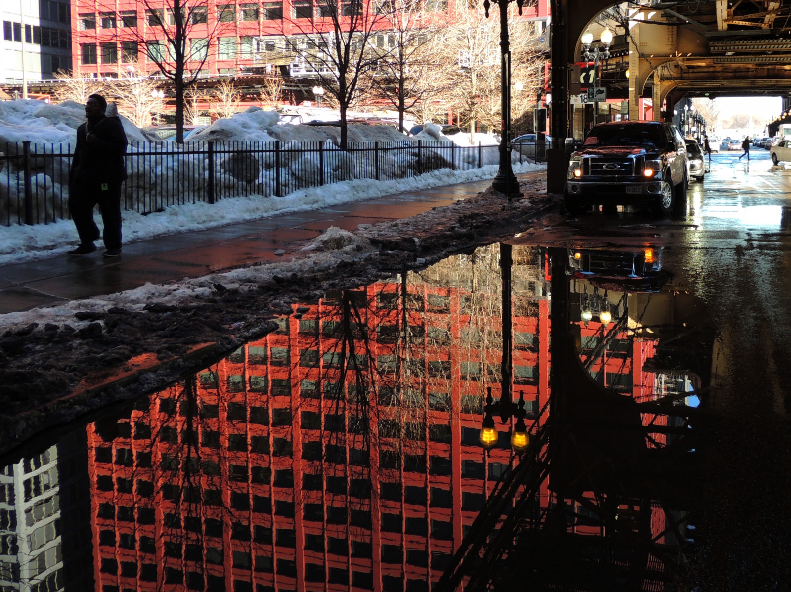 การสะท้อน, น้ำ, เขตเมือง, เมือง, กลางคืน, ปริมณฑล, ถนน, ตอนเย็น, มหานคร, ตัวเมือง, ต้นไม้, อาคาร, ฤดูหนาว