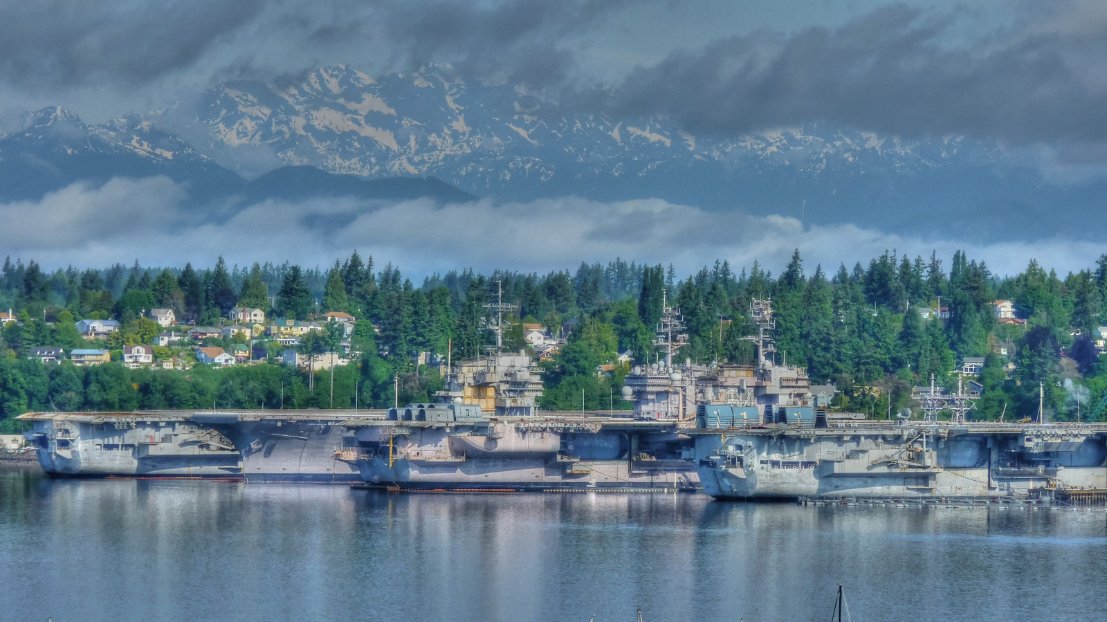 skib, hav, bybilledet, Bugt, sø, vand, afspejling, køretøj, morgen, flod, havn, fjorden, dok, bærer, OL, flåde, Marina, Sky, gård, atmosfærisk fænomen, Bremerton, hangarskib, decomissioned