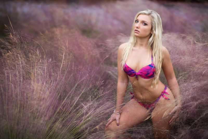 kobiety, brunetka, bikini, blond, brzuszek, klęczący