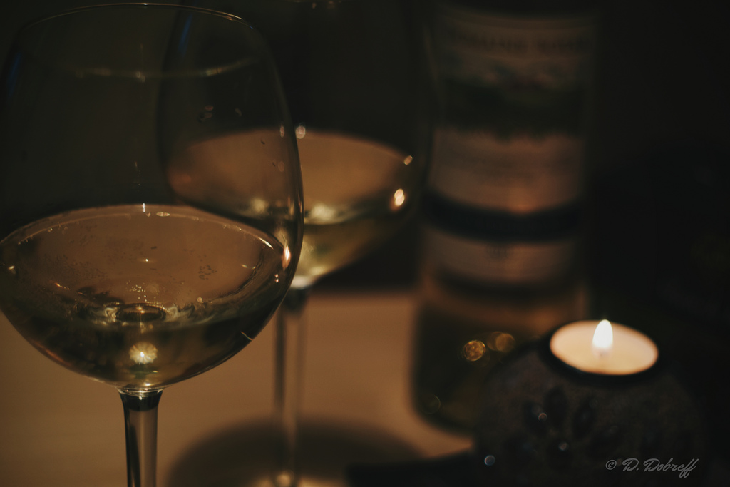 Nikon, d3300, NIKKOR, 50mm, zavřít, nahoru, víno, sklenka, brýle, láhev, svíčka, světlo, plamen, ztlumit, temný, útulný, krytý, večer, Neděle, chlad, odpočinout si, pocit, napít se, bokeh