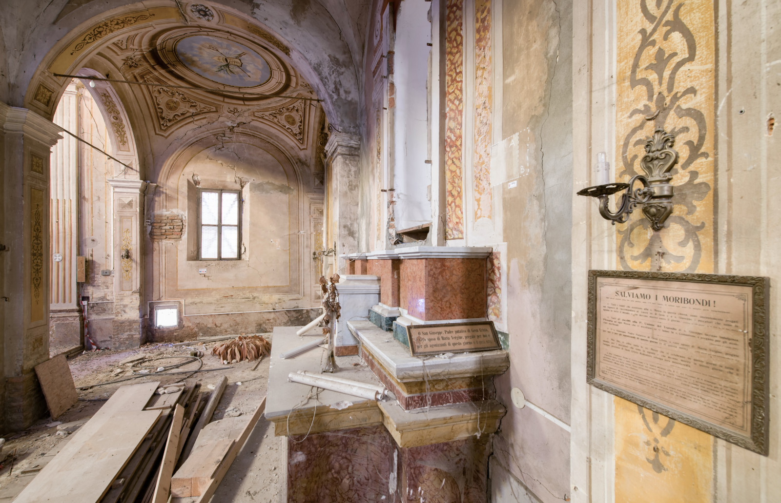 okno, budova, opuštěný, Nikon, prach, oblouk, kostel, Vzhled interiéru, rozklad, kaple, urbex, majetek, fullframe, Italia, nik, osvětlení, kirke, eglise, nikond750, singleraw, fasáda, vzpomínky, zveřejnit, abandonedplaces, opuštěný, iglesia, zanedbaný, místo uctívání, abbandono, decadenza, vyřazené, lostplaces, verfallen, poškození, vetřelec, poškozený, verlasseneorte, náladovost, olvivado, vetchý, feťáci, rozpadající, infiltrace, Opuštěný chrám, Luoghiabbandonati, Podrobnosti, Opuštěné