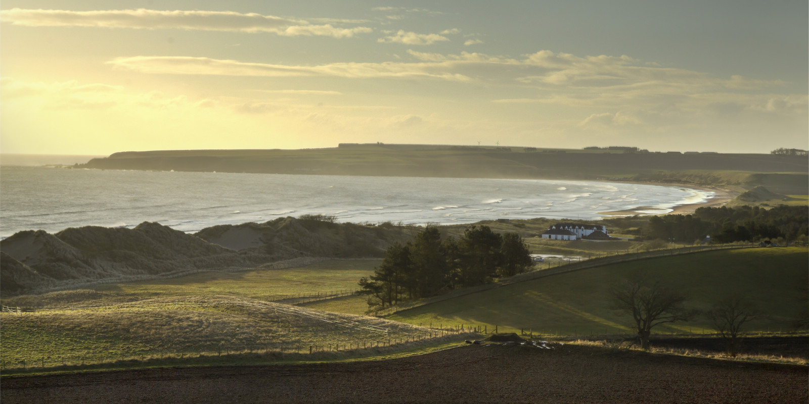 slunečnímu záření, krajina, moře, záliv, kopec, voda, Skála, pobřeží, budova, tráva, nebe, mraky, pláž, Skotsko, svítání, večer, ráno, věž, mlha, vlny, pobřeží, maják, slunce, Kánon, horizont, Království, signál, jasný, zvonek, klidný, rybolov, opar, vlnky, Neděle, Ecosse, Terén, dramatický, mrak, scenérie, počasí, svítání, sjednocený, atmosférický, přírodní, oceán, odrazy, přímořská krajina, přístav, vzory, klidný, scénický, 550D, lightandshadow, goldenlight, vysočina, oblaky, jezero, venkov, escocia, angus, Smokies, ústí, mys, východní pobřeží, Vycházející slunce, Arbroath, Stevenson, Lunan, Ecos, Zářící světlo, Scottishcoast, Shottland, coastal and oceanic landforms