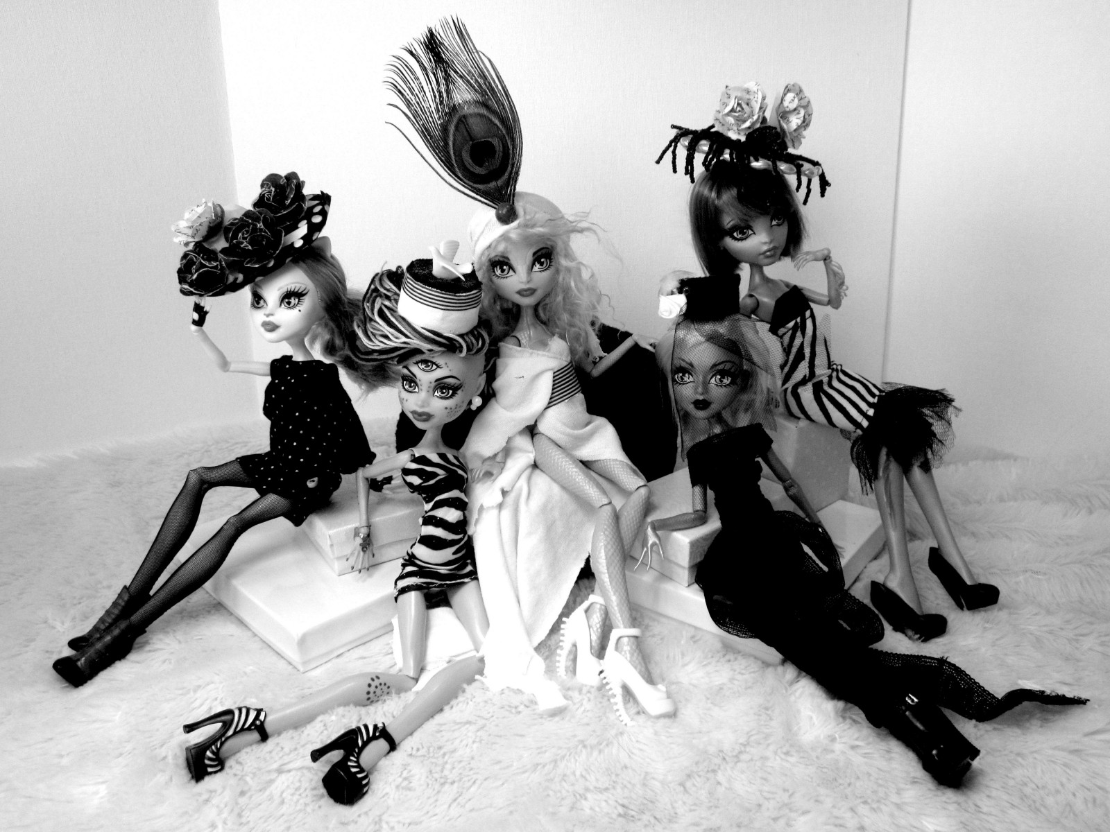 moře, bílý, Černá, móda, netvor, kočka, tři, velký, vysoký, oči, Kat, drak, Pět, pruhy, vačka, páv, polka, l, vytvořit, tečky, ZMIJE, supermodelky, démon, příšera, Catrine, Ekua, jinafire, Eyevette, Totyotama