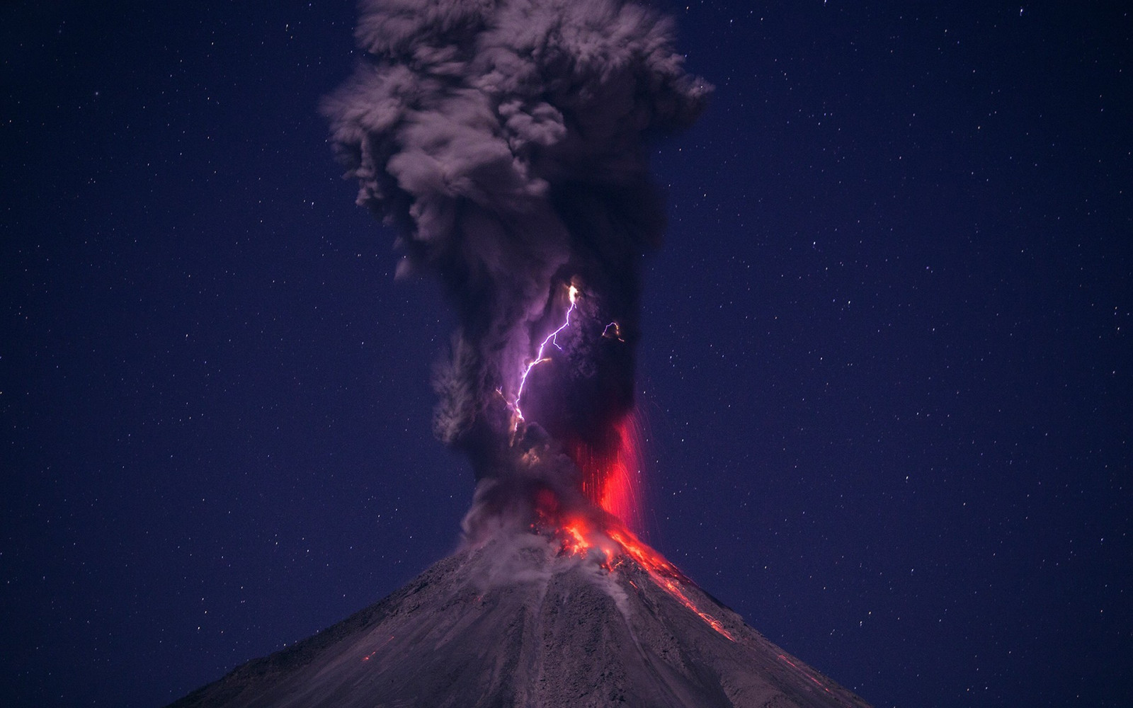 paisaje, noche, espacio, Nubes, relámpago, volcán, atmósfera, astronomía, captura de pantalla, Atmósfera de tierra, espacio exterior, Objeto astronómico, Fenómeno geológico, Forma de relieve volcánica