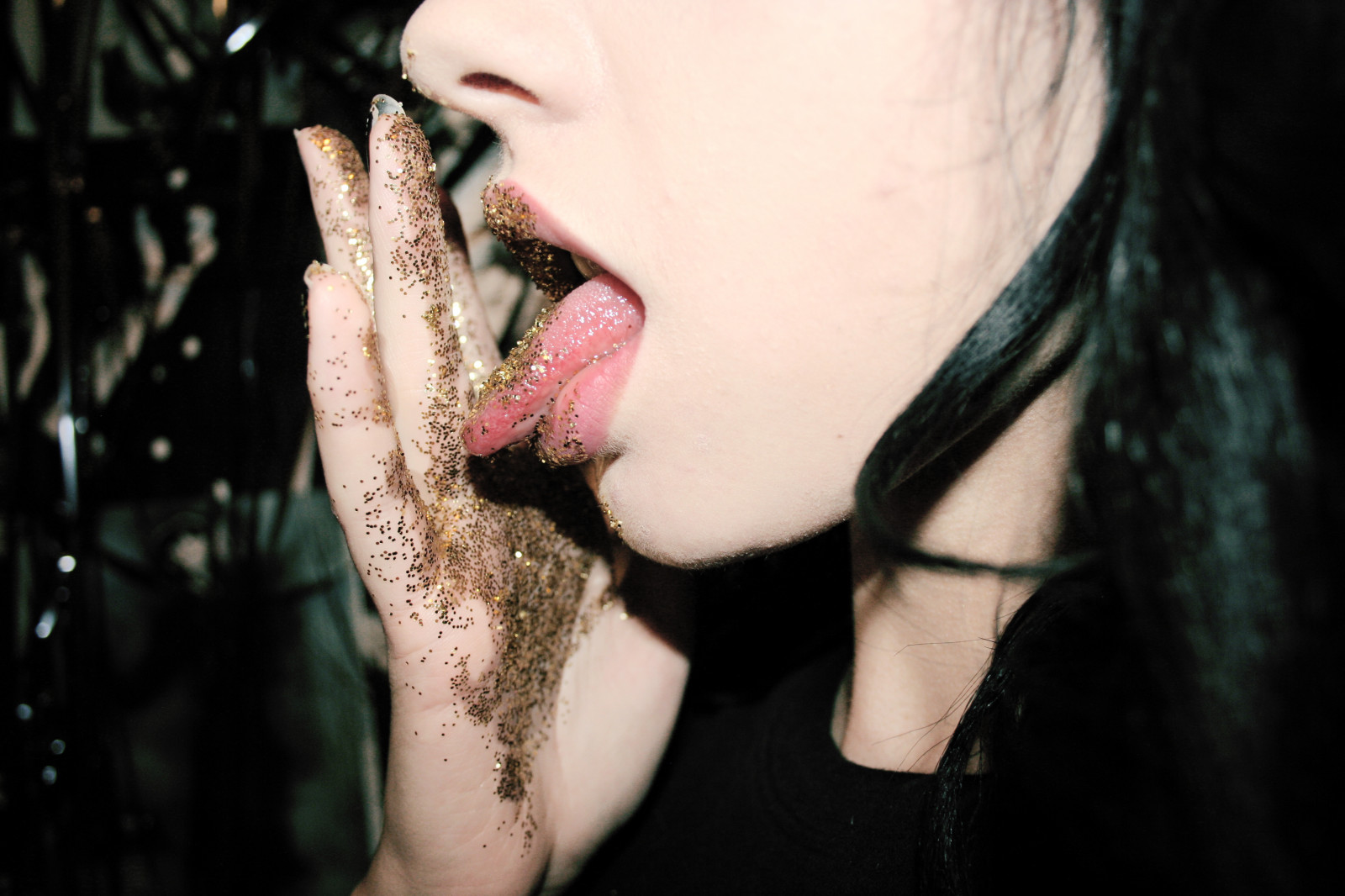 Černá, model, portrét, oči, fotografování, hnědý, rty, móda, vlasy, zuby, pusa, nos, gotický, zlato, emoce, Osoba, kůže, pankáč, lesk, stříbrný, hlava, tichý, UMĚNÍ, vysoký, dívka, krása, oko, žena, ruka, dáma, goth, smysl, oholený, srna, focení, Lidské tělo, orgán, zblízka, interakce