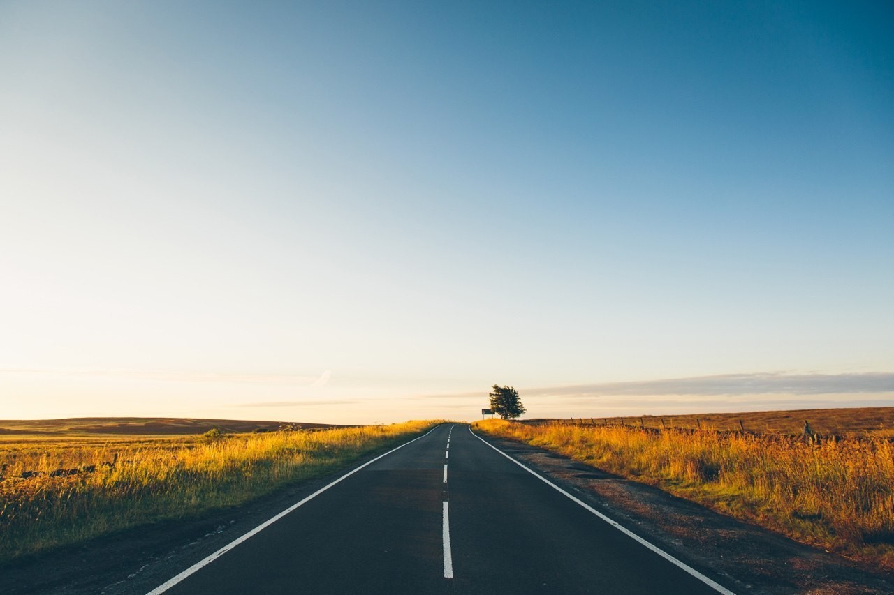 landskab, bakke, natur, himmel, Mark, vej, solopgang, aften, morgen, ørken, horisont, hovedvej, skumring, asfalt, steppe, infrastruktur, daggry, græsarealer, almindeligt, prærie, naturligt miljø, atmosfærisk fænomen, tur