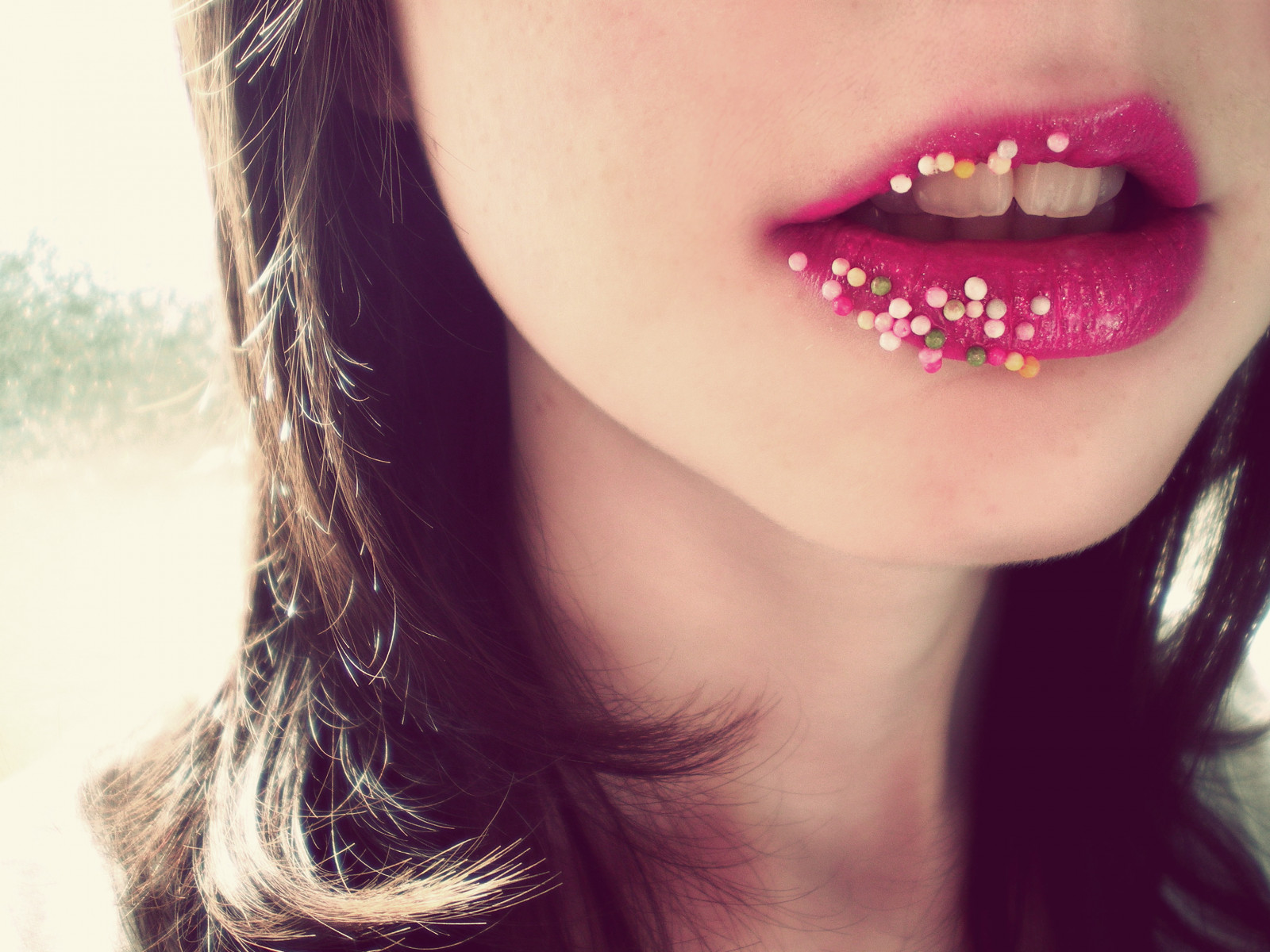 ansigt, elsker, rød, fotografering, lilla, læbestift, Brun, læber, hår, bleg, mund, næse, lyserød, emotion, drysser, lyse, Person, hud, glitter, hoved, farve, smuk, smuk, nuttet, regnbue, pige, skønhed, smil, øje, farverig, kys, hjerter, farver, ven, smukke, læbe, Kissy, brunt hår, ansigtsudtryk, menneskelige legeme, organ, tæt på, øjenvipper, surmule, lippy, mwah