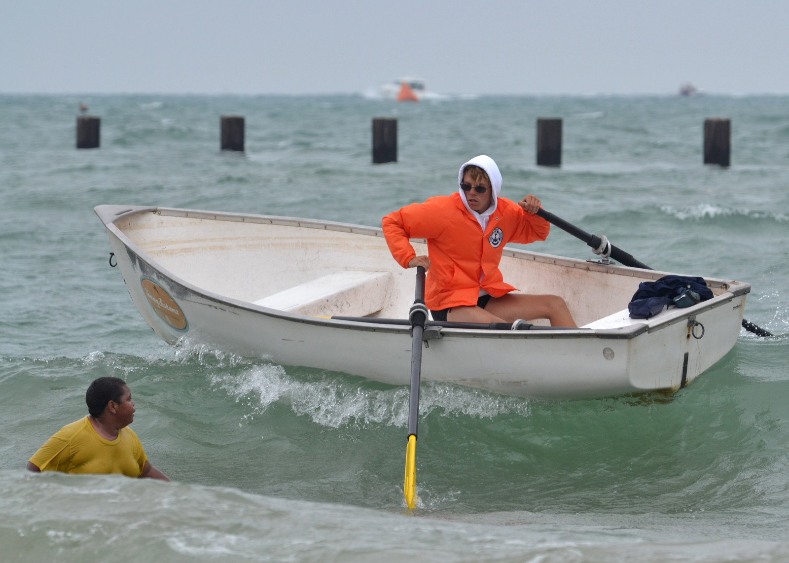 loď, voda, water transportation, lodičky, motorový člun, boats and boating equipment and supplies, plavidla veslování, plavidlo, moře, skif, veslo, vlna, coastal and oceanic landforms, rekreace, dovolená, malý člun