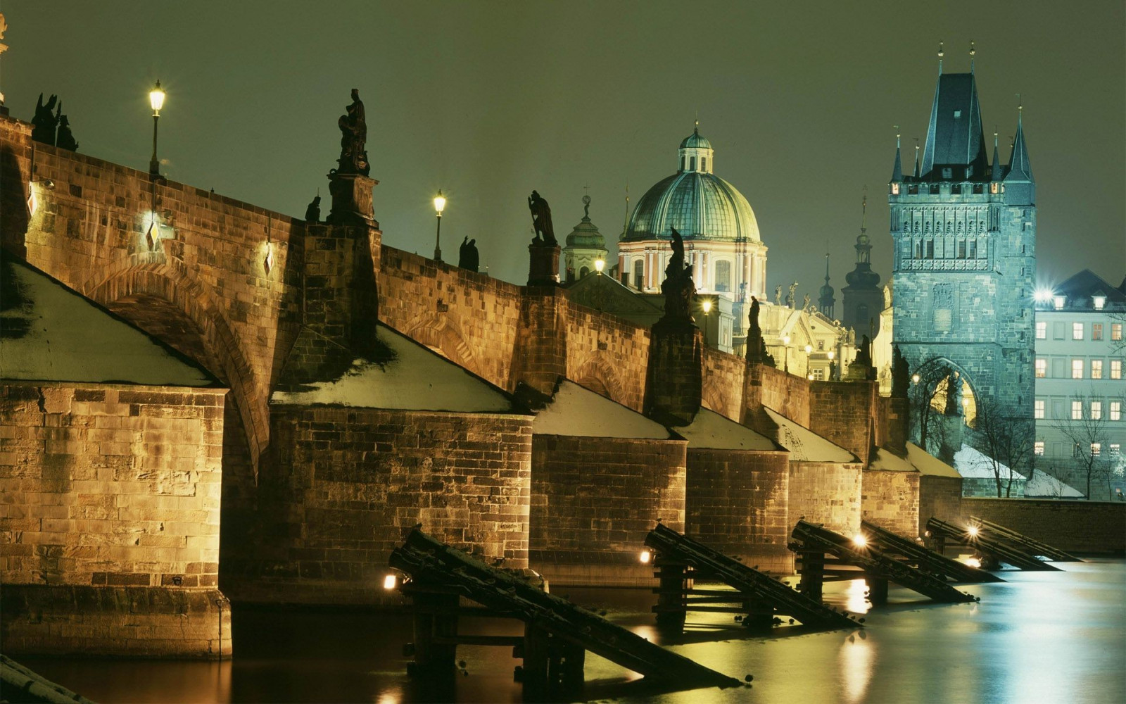 světla, pouliční osvětlení, město, panoráma města, noc, architektura, voda, budova, odraz, dlouhé expozice, panoráma, mrakodrap, večer, ráno, věž, most, řeka, dějiny, sochařství, socha, hlavní město, oblouk, stará budova, kostel, Praha, soumrak, katedrála, Česká republika, zámek, světlo, lampy, mezník, 1920x1200 px, urban area, vodní