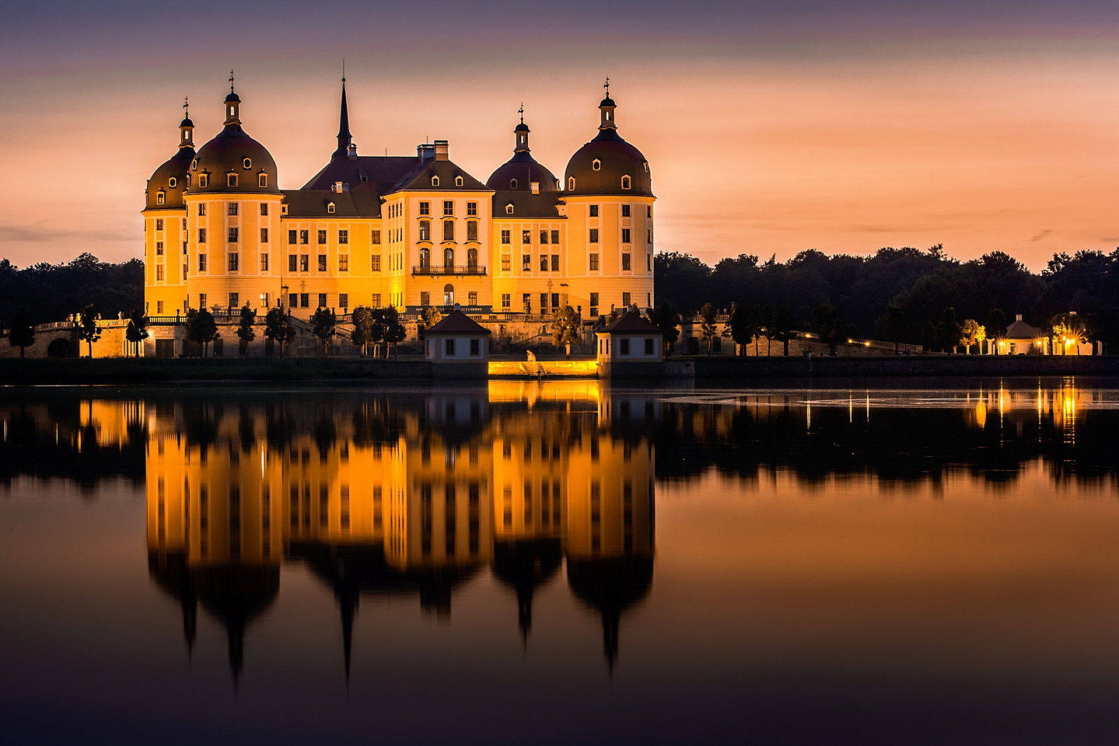 zámek Moritzburg, Sasko, Německo, odraz, architektura, voda, stromy