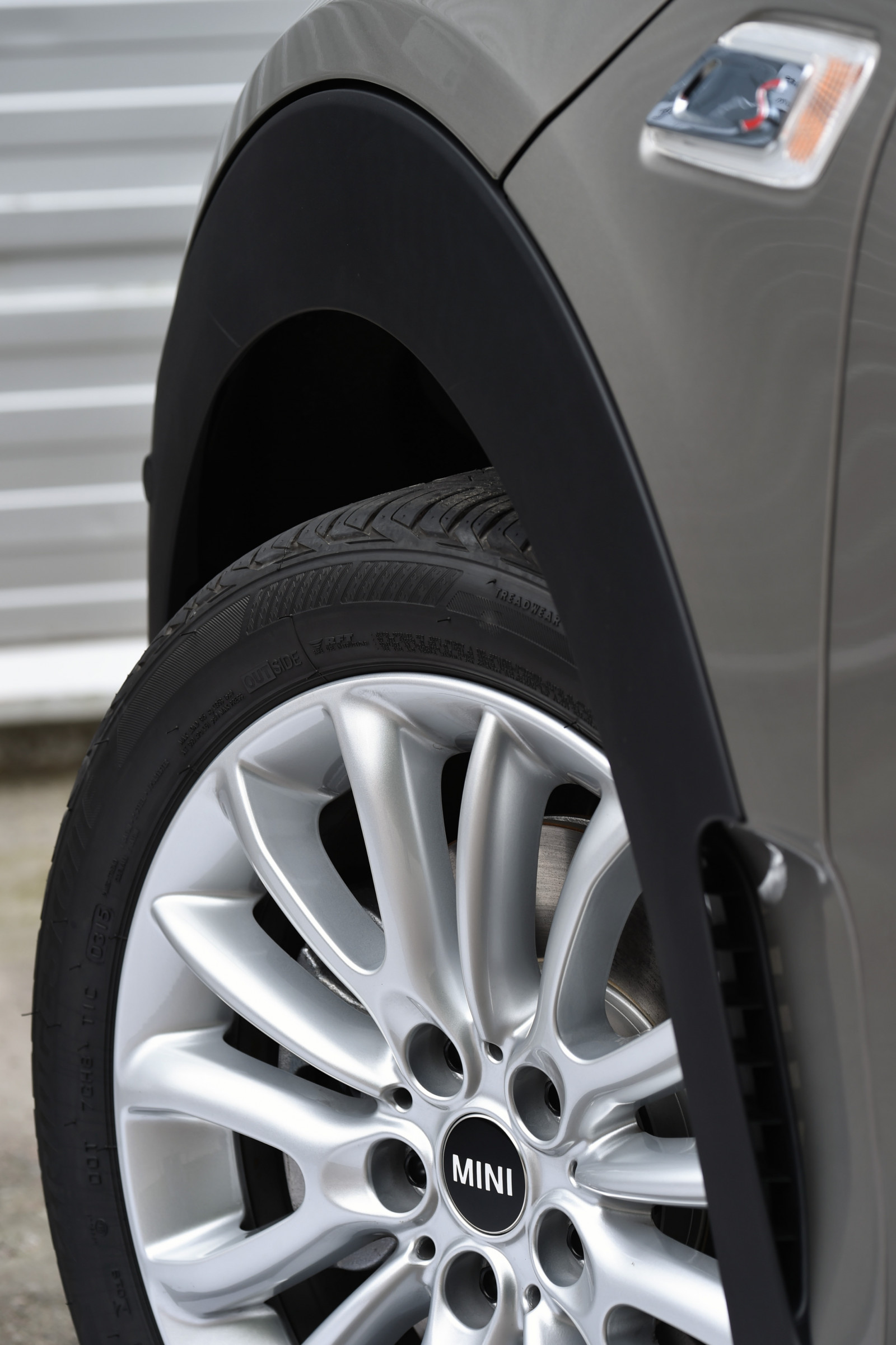 auto, vozidlo, pneumatika, mini, volant, netcarshow, netcar, obrázky vozidel, photo auto, 2016, kolo, Clubman Cooper D, okraj, automobilového designu, automobilový exteriér, automobil make, rodinný vůz, nárazník, automotive pneumatiky, výkonné auto, městské auto, mluvil, kola z lehkých slitin