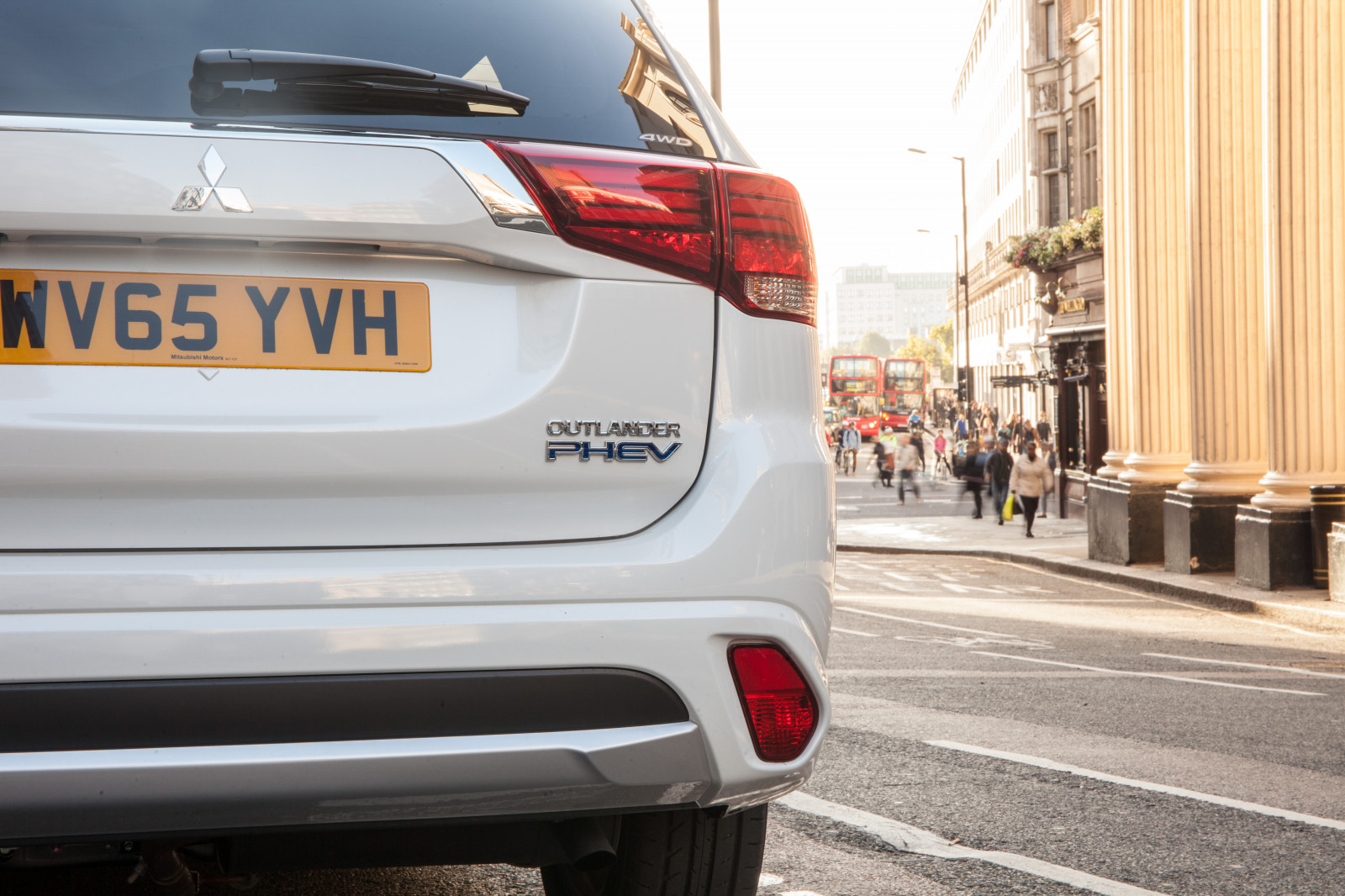 รถ, ยานพาหนะ, โตโยต้า, 2015, มิตซูบิชิ, netcarshow, netcar, ภาพรถยนต์, ภาพรถ, เวอร์ชัน Outlander PHEV UK, ยานพาหนะบก, ภายนอกยานยนต์, รถยนต์ทำ, กันชน, crossover suv, กีฬายูทิลิตี้รถ, รถยูทิลิตี้ขนาดกะทัดรัด, รถมินิแวน