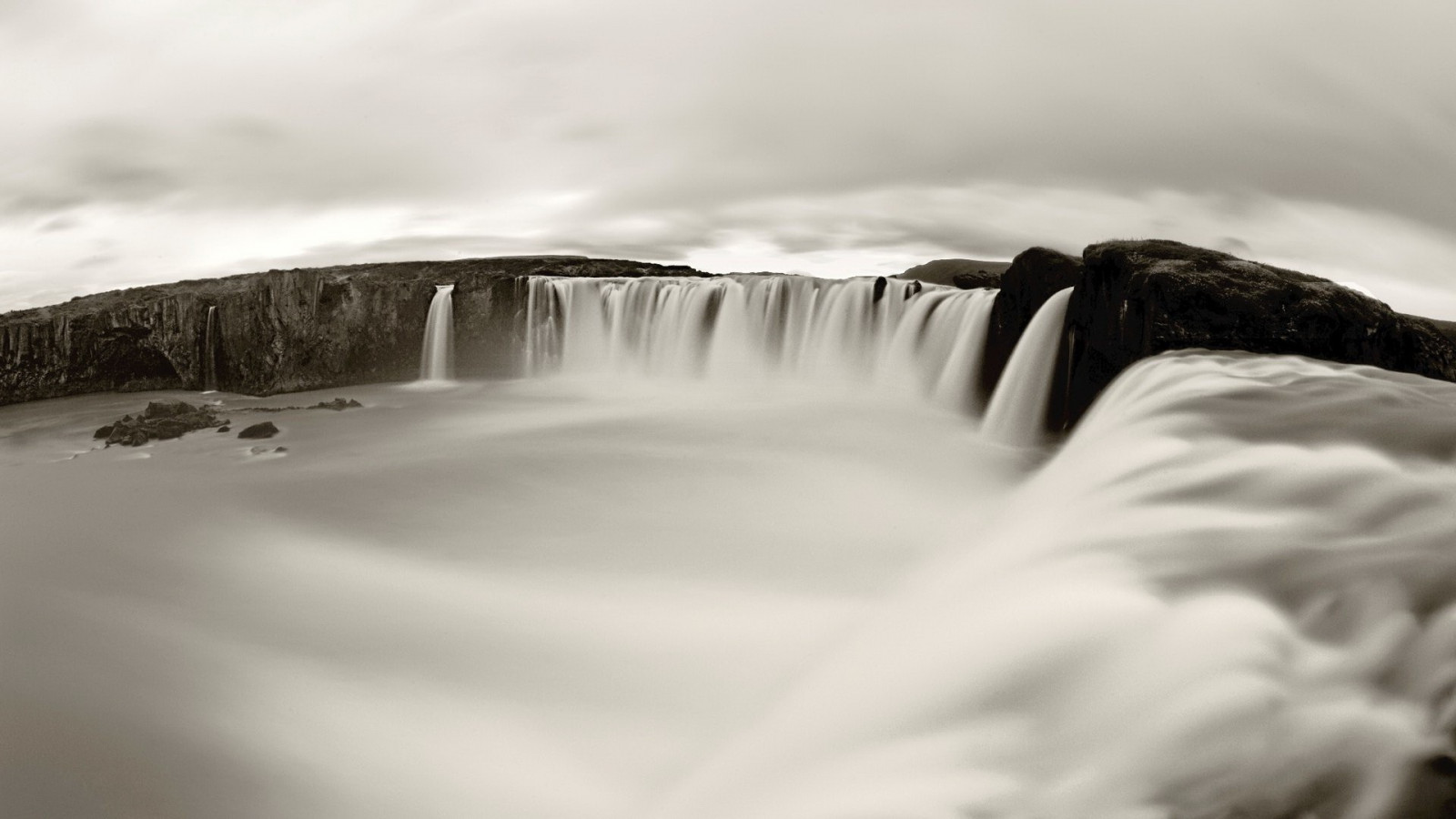 landschap, wit, waterval, monochroom, water, reflectie, sneeuw, winter, fotografie, ijs-, Invriezen, weer, seizoen, Golf, 1920x1080 px, atmosferisch fenomeen, zwart en wit, zwart-wit fotografie, detailopname, waterpartij