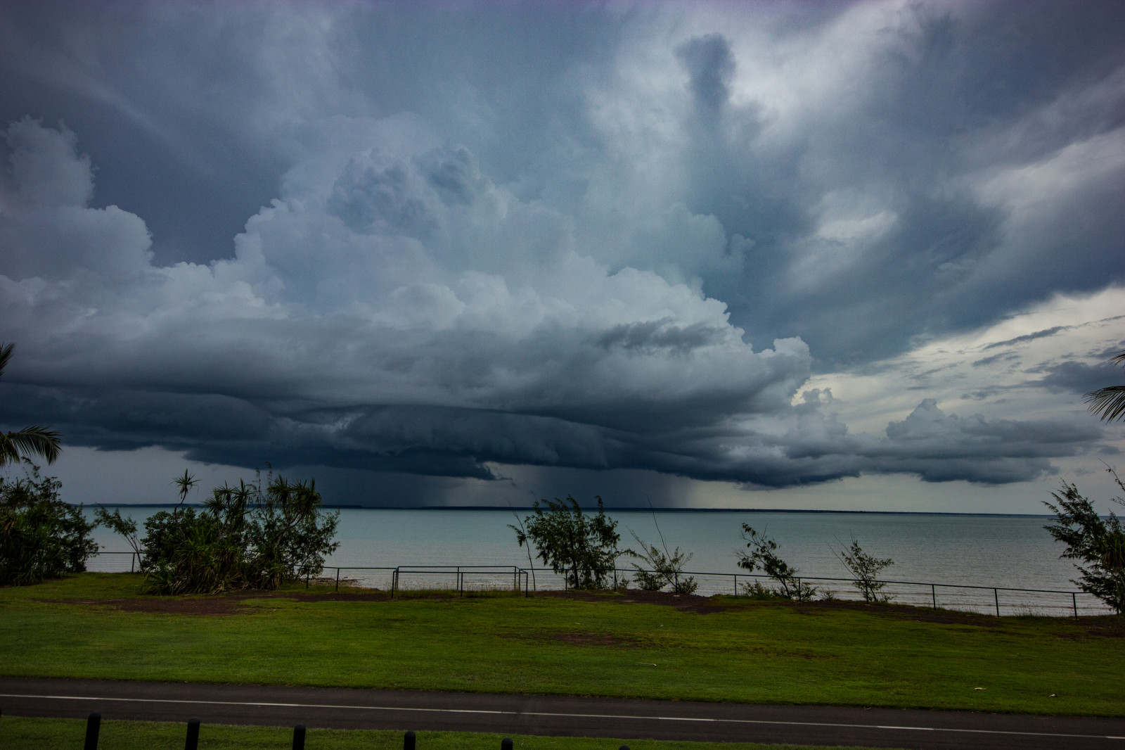 Eastpoint, východní, bod, silnice, darwin, northernterritory, Austalien, Austrálie, jižní, australie, wasser, vlhčí, počasí, weer, meteo, mraky, mraky, bouřka, Sturm, Gewitter, bouřka, unwetter, B enfront, arcus, Fanniebay, záliv, Bucht, voda, Schauer, rekuperační