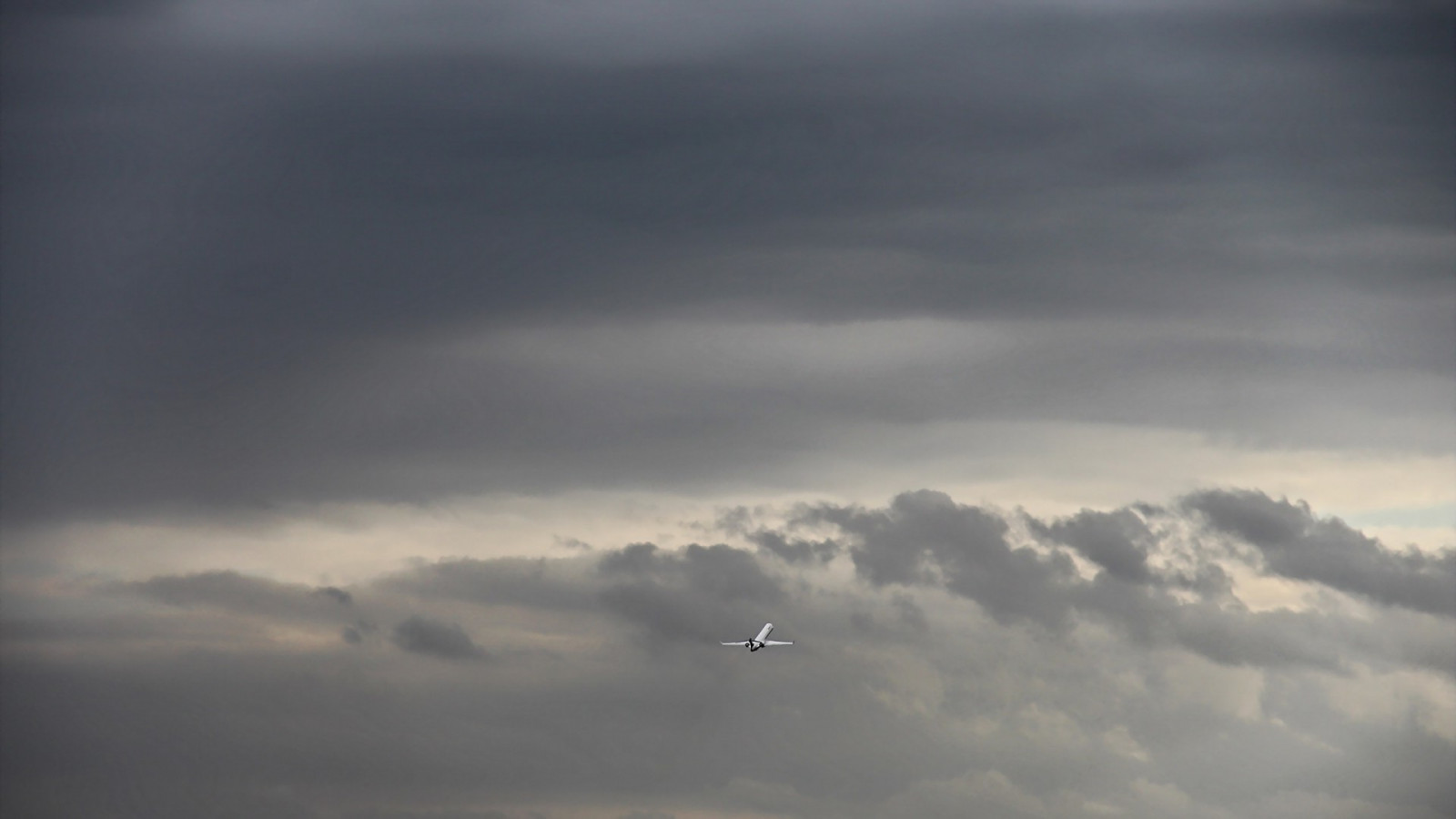 lumière du soleil, paysage, la nature, Minimalisme, ciel, des nuages, avion, avion, calme, orage, soir, horizon, atmosphère, Vol, nuage, jour, 1920x1080 px, Atmosphère de la terre, Phénomène météorologique, cumulus, phénomène