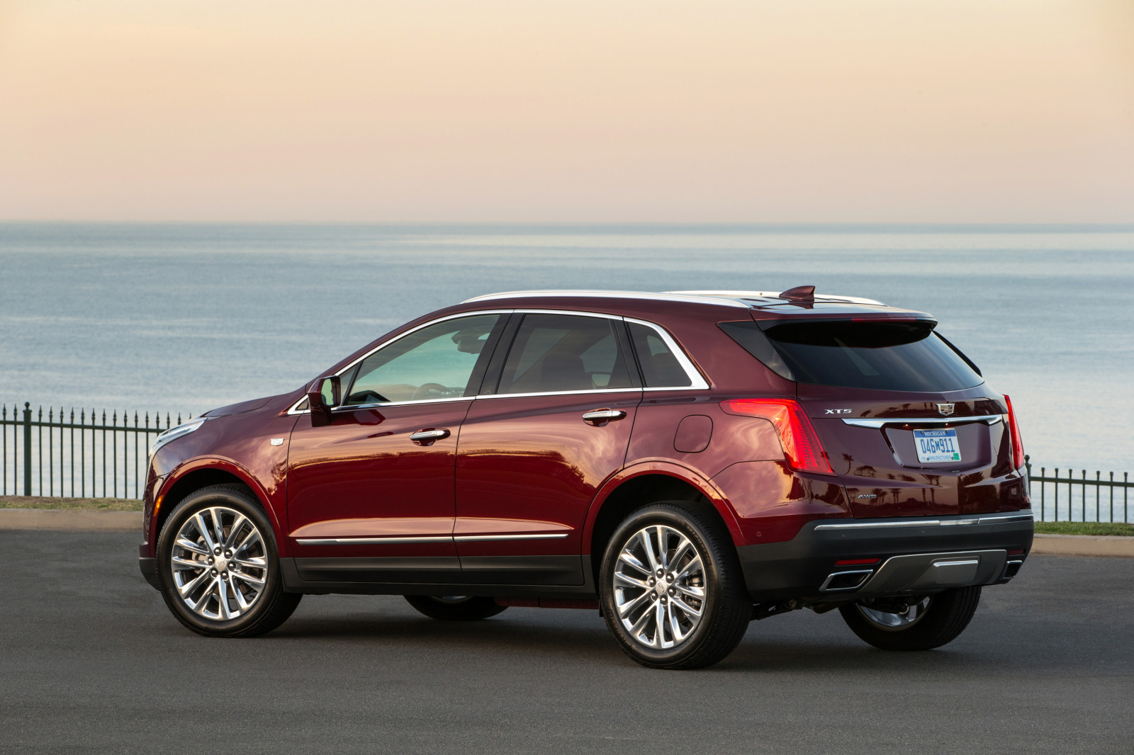 auto, vozidlo, Cadillac, netcarshow, netcar, obrázky vozidel, photo auto, 2017, XT5, kolo, pozemní vozidla, automobil make, luxusní vůz, kompaktní vůz, crossover sUV, výkonné auto, sportovní užitkové vozidlo, saab 9 4x