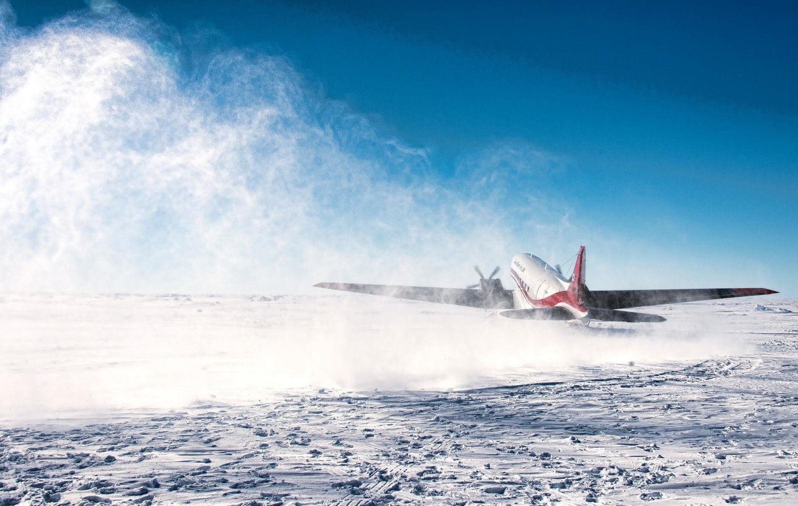 sníh, zima, vozidlo, letoun, Arktický, Douglas DC 3, počasí, vlna, Atmosféra Země, geologický fenomén, mořská vlna