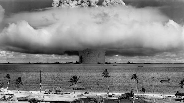 monochrome,sea,photography,atomic bomb,mushroom clouds,cloud